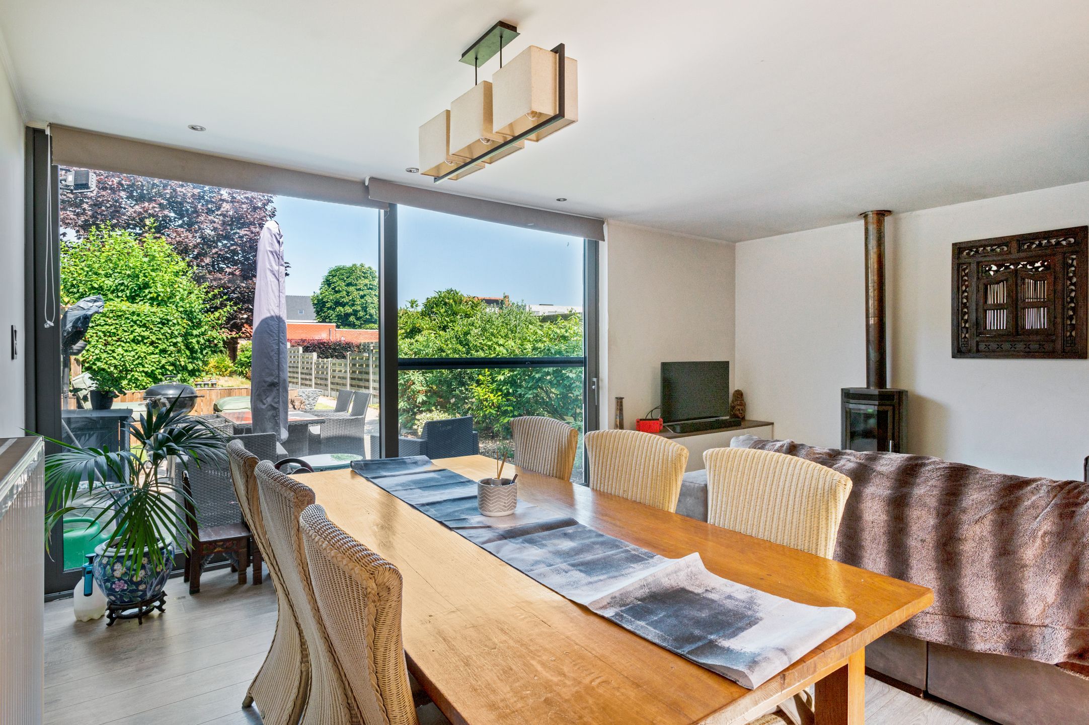 Instapklare woning met leuke tuin en grote garage nabij centrum Kapellen! foto 4