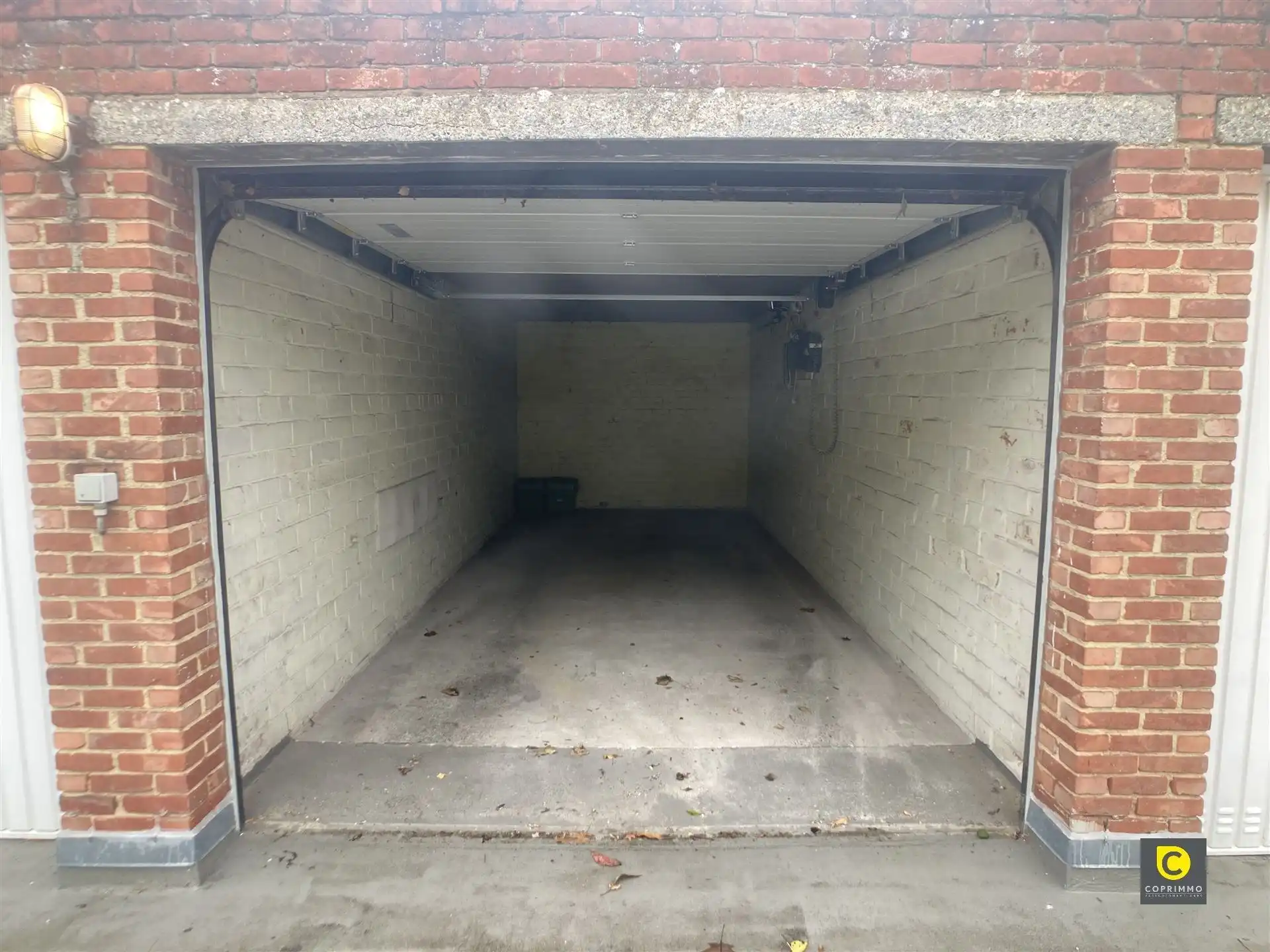 Ruime garagebox met automatische poort!  foto 3