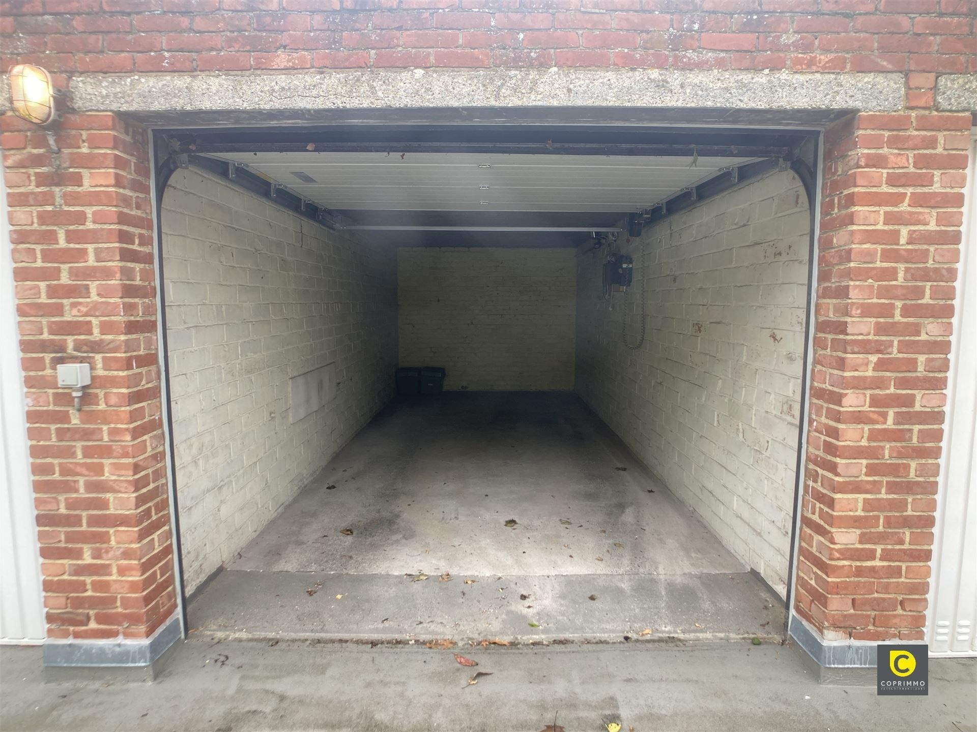 Ruime garagebox met automatische poort!  foto 3