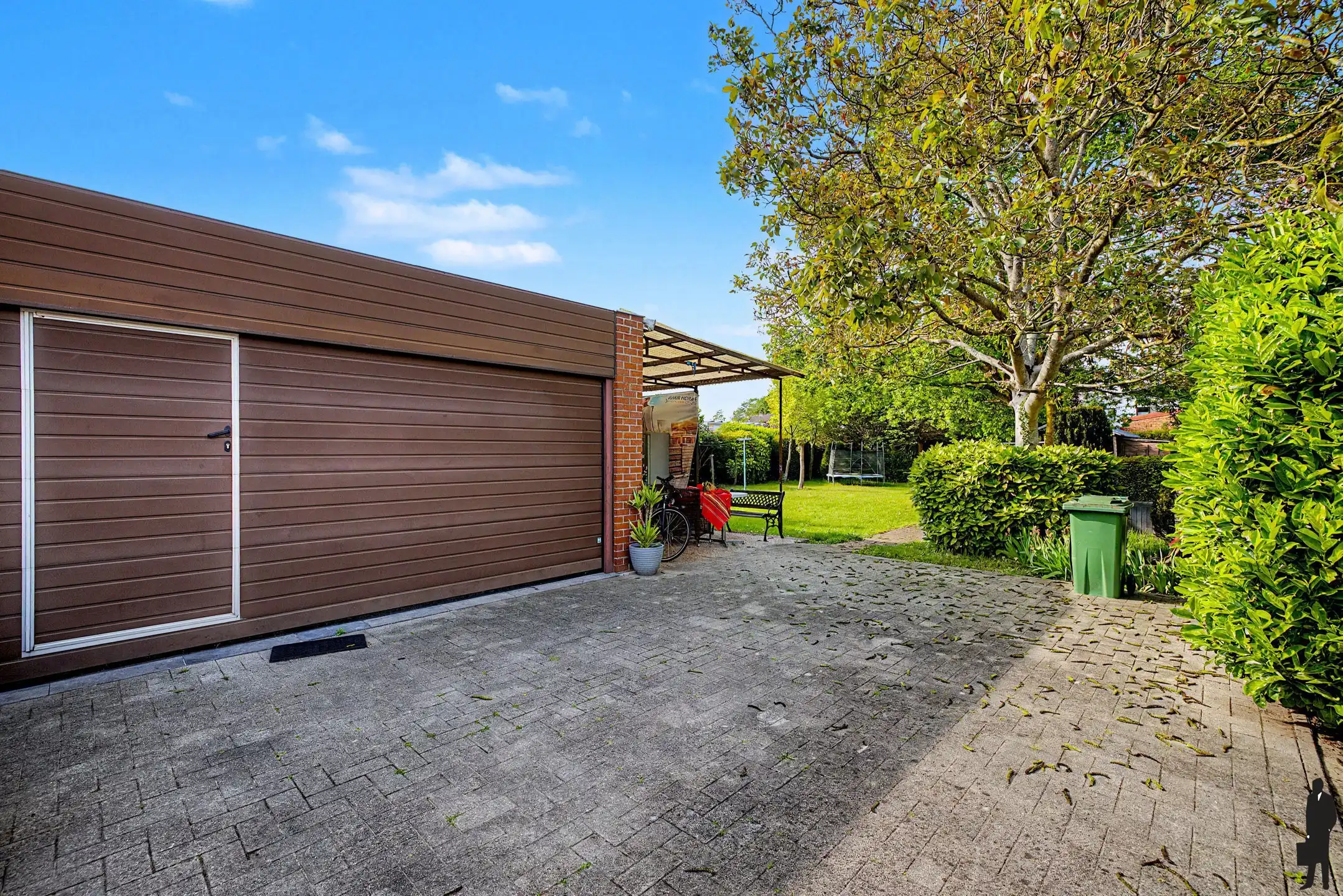 Ruime gezinswoning met tuin en dubbele garage te Eeklo  foto 14