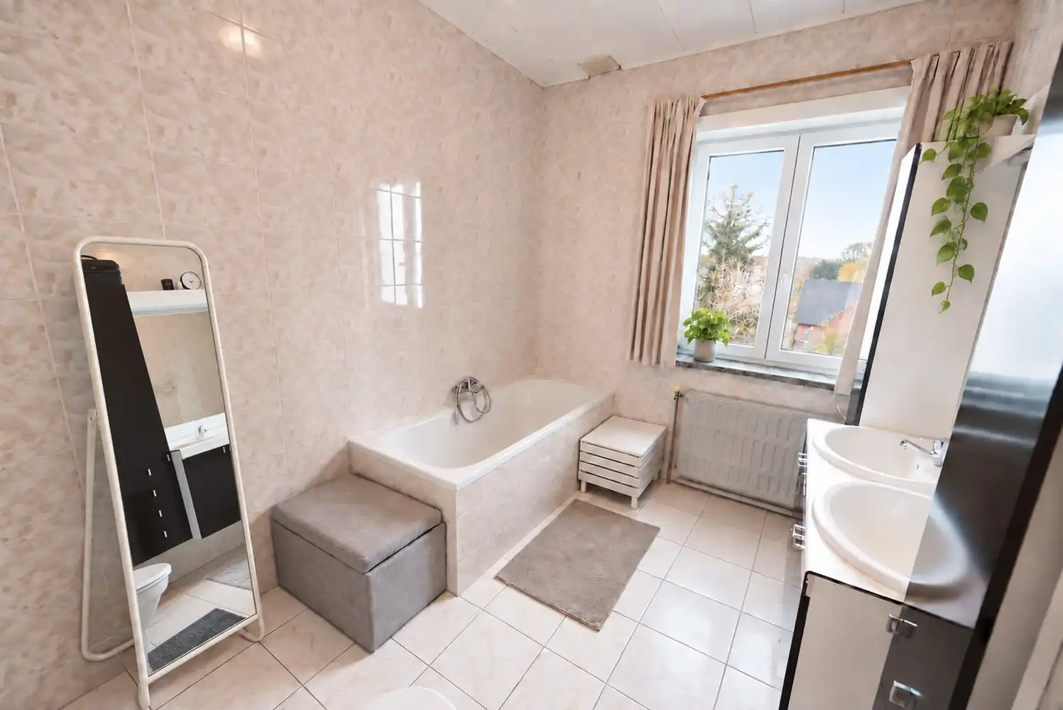 Instapklare woning met 3 slpks, zuidgerichte tuin en dubbele garage nabij de Spuikom foto 10