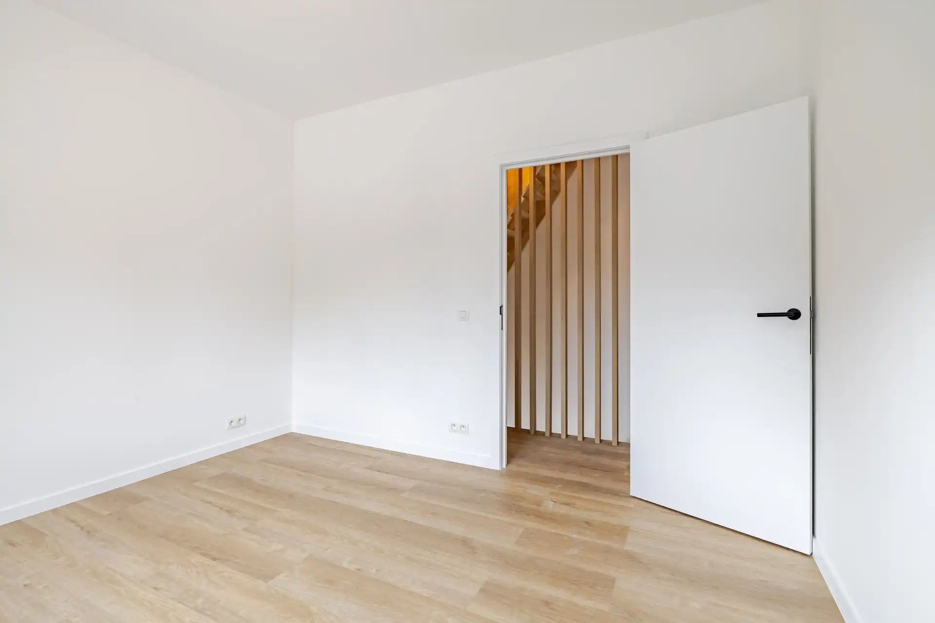 Volledig gerenoveerde stadswoning met 3 slaapkamers en patio in Kortrijk foto 18