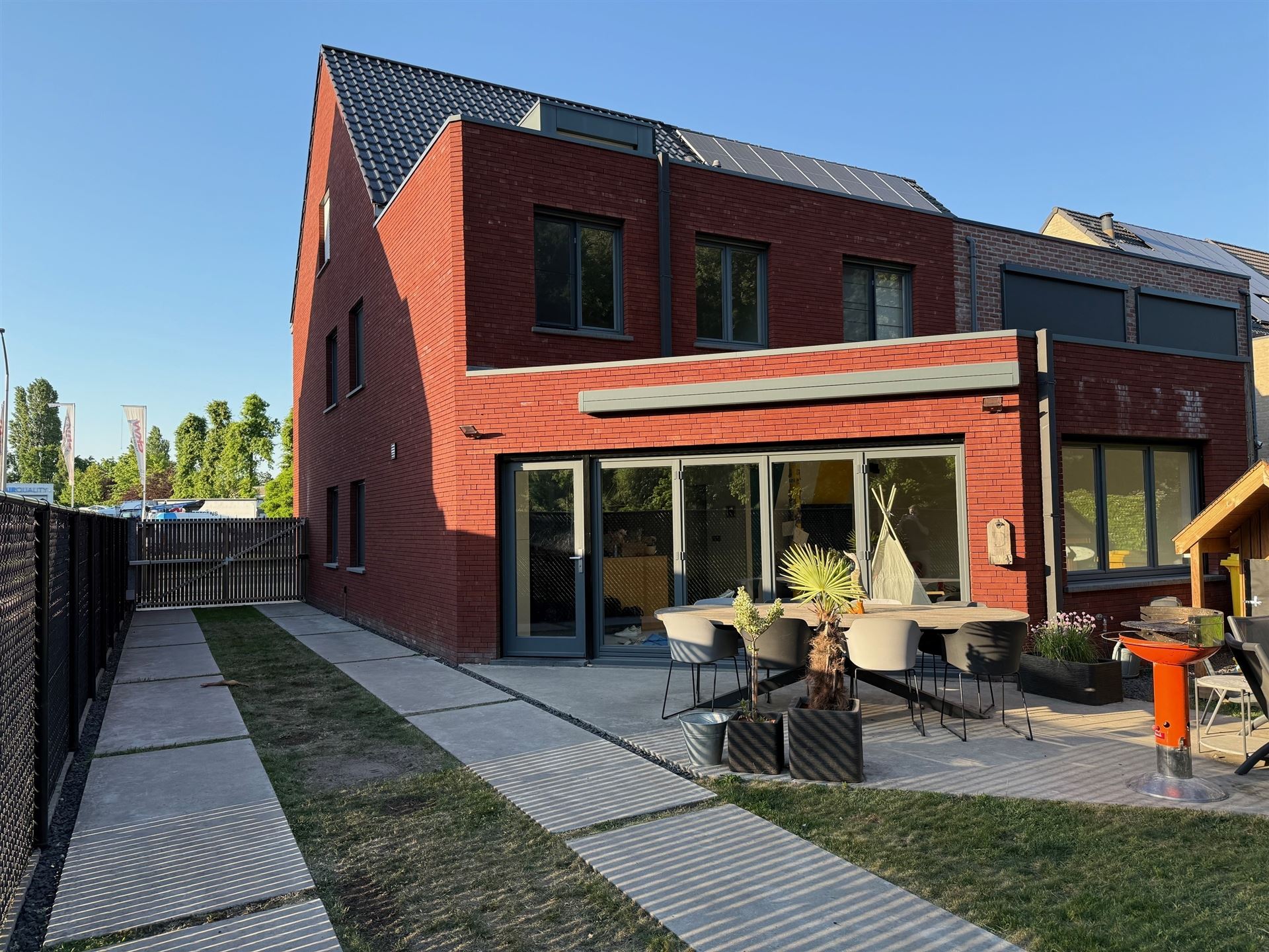 Ruime halfopen bebouwing met EPC A label ! foto 2