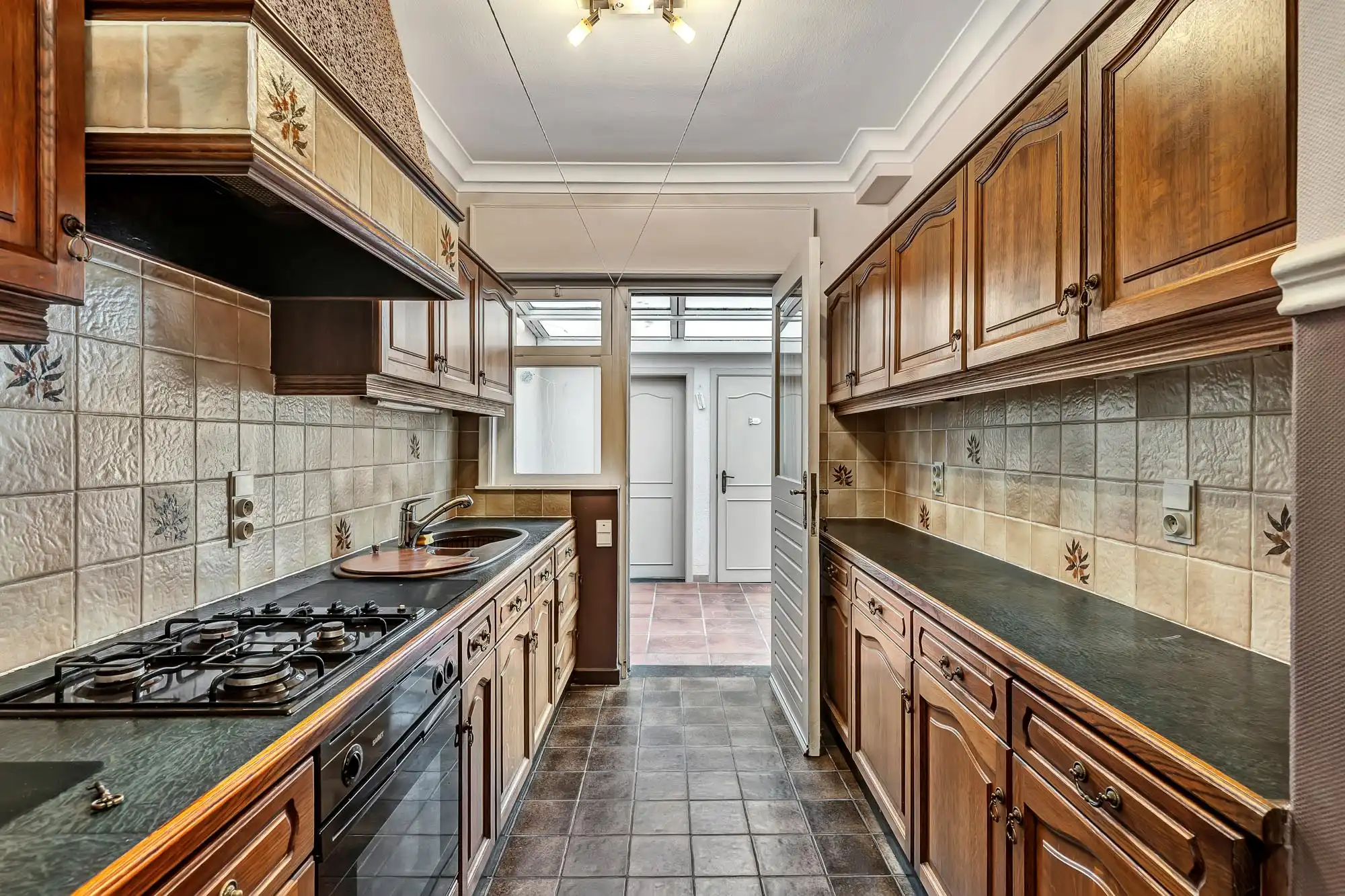 Te moderniseren woning met 3 slaapkamers en garage foto 8