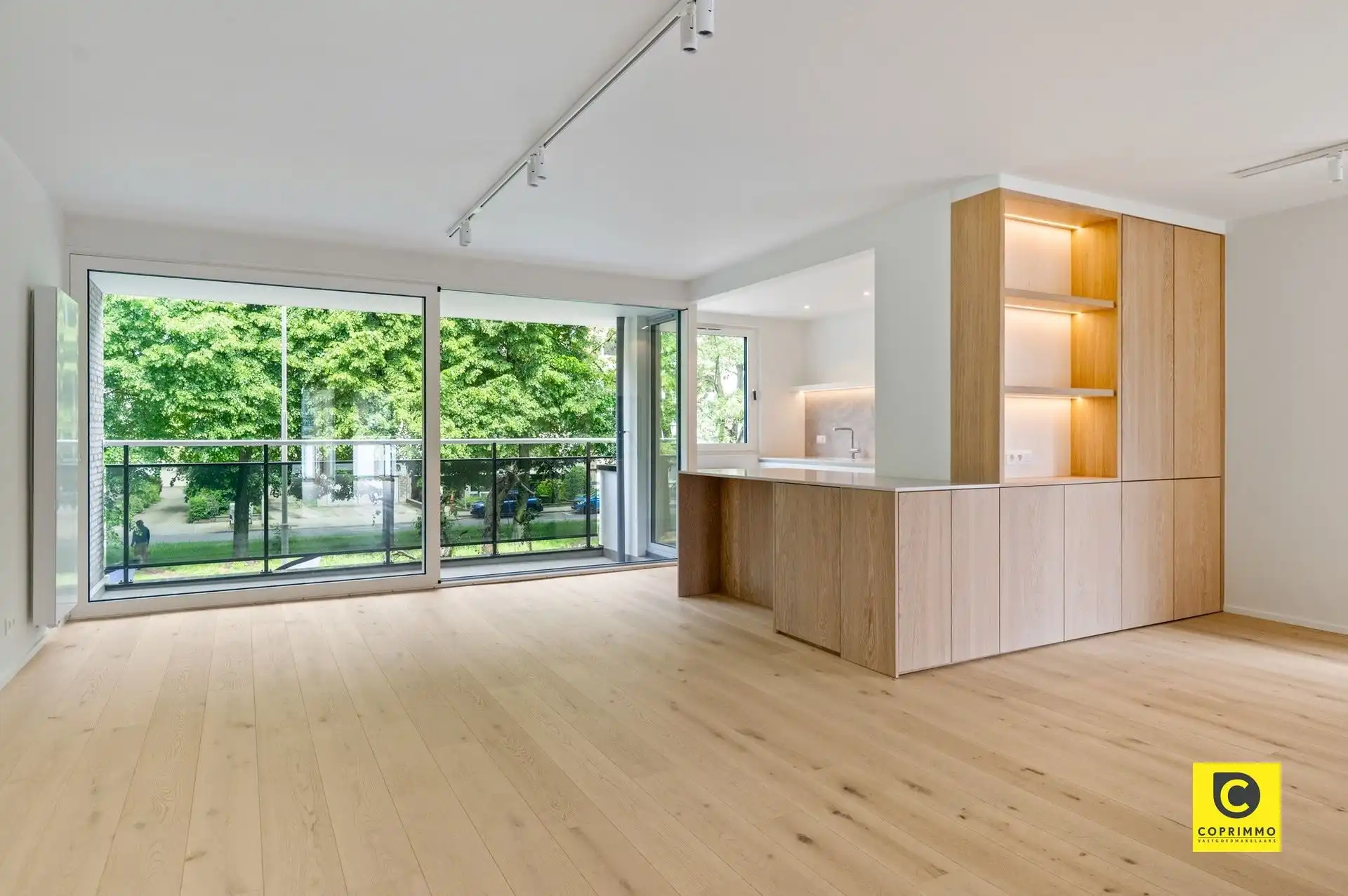 High-end gerenoveerd hoekapp met 2 slpks & 2 terrassen! foto {{pictureIndex}}