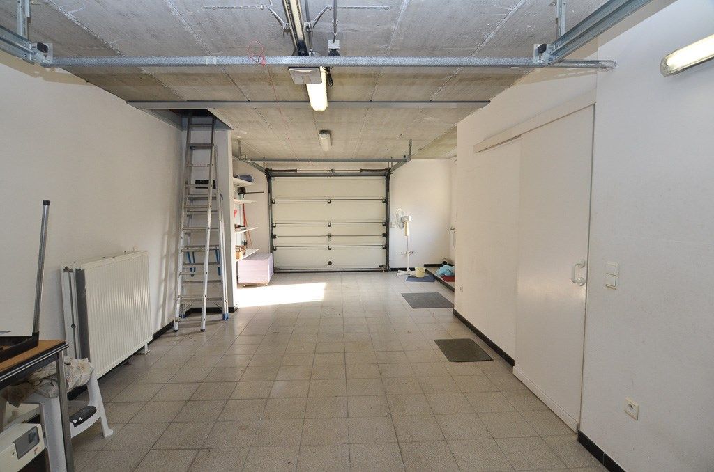 Ruime en verzorgde woning met 4slpk, garage en tuin in doodlopende straat foto 19
