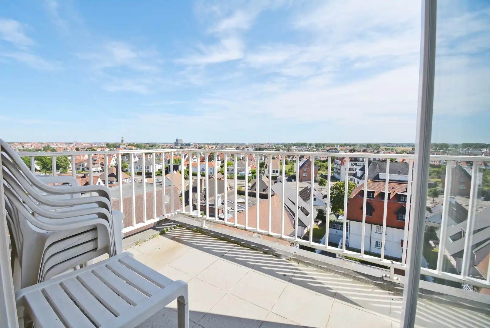 Ruim en lichtrijk hoek appartement met 2 slaapkamers foto 10