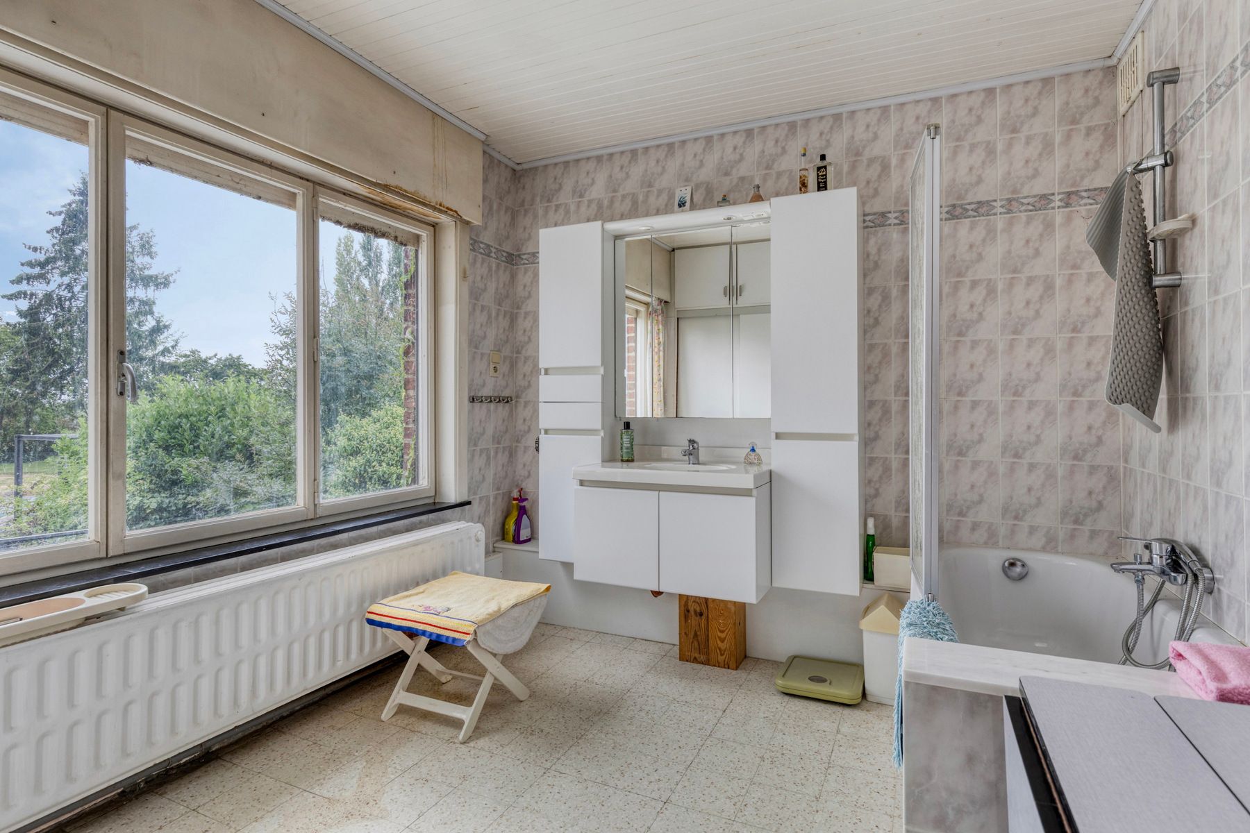 Ruime te renoveren woning met opslagplaats in hartje Gooik foto 15