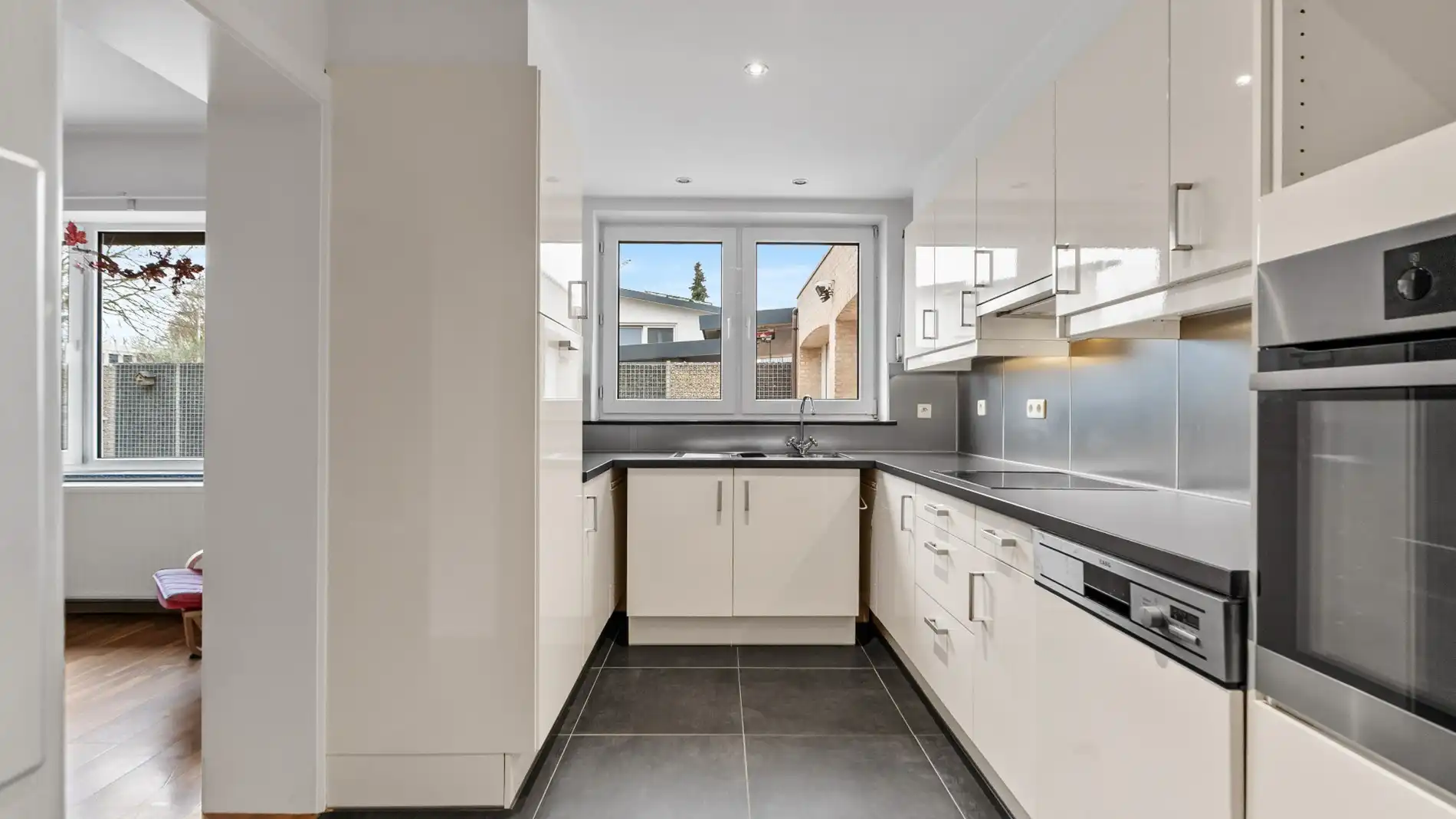 Riante gezinswoning met tal van mogelijkheden nabij Maastricht! foto 11