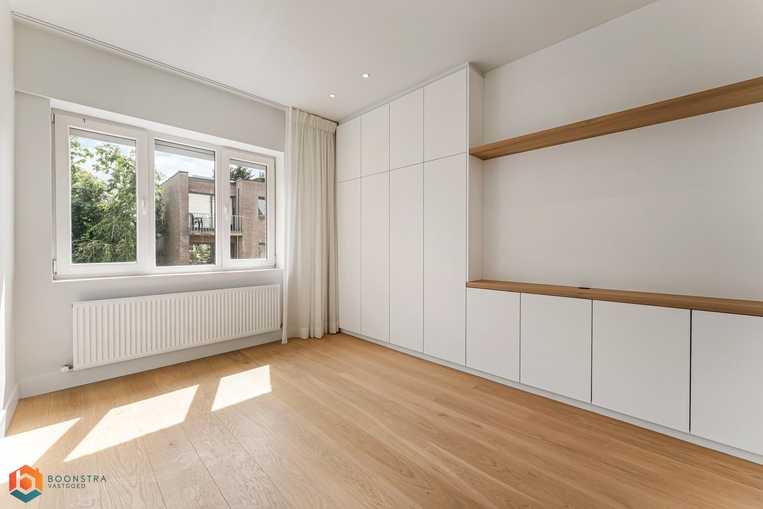 Prachtig gerenoveerde woning met 3 slpkrs foto 14