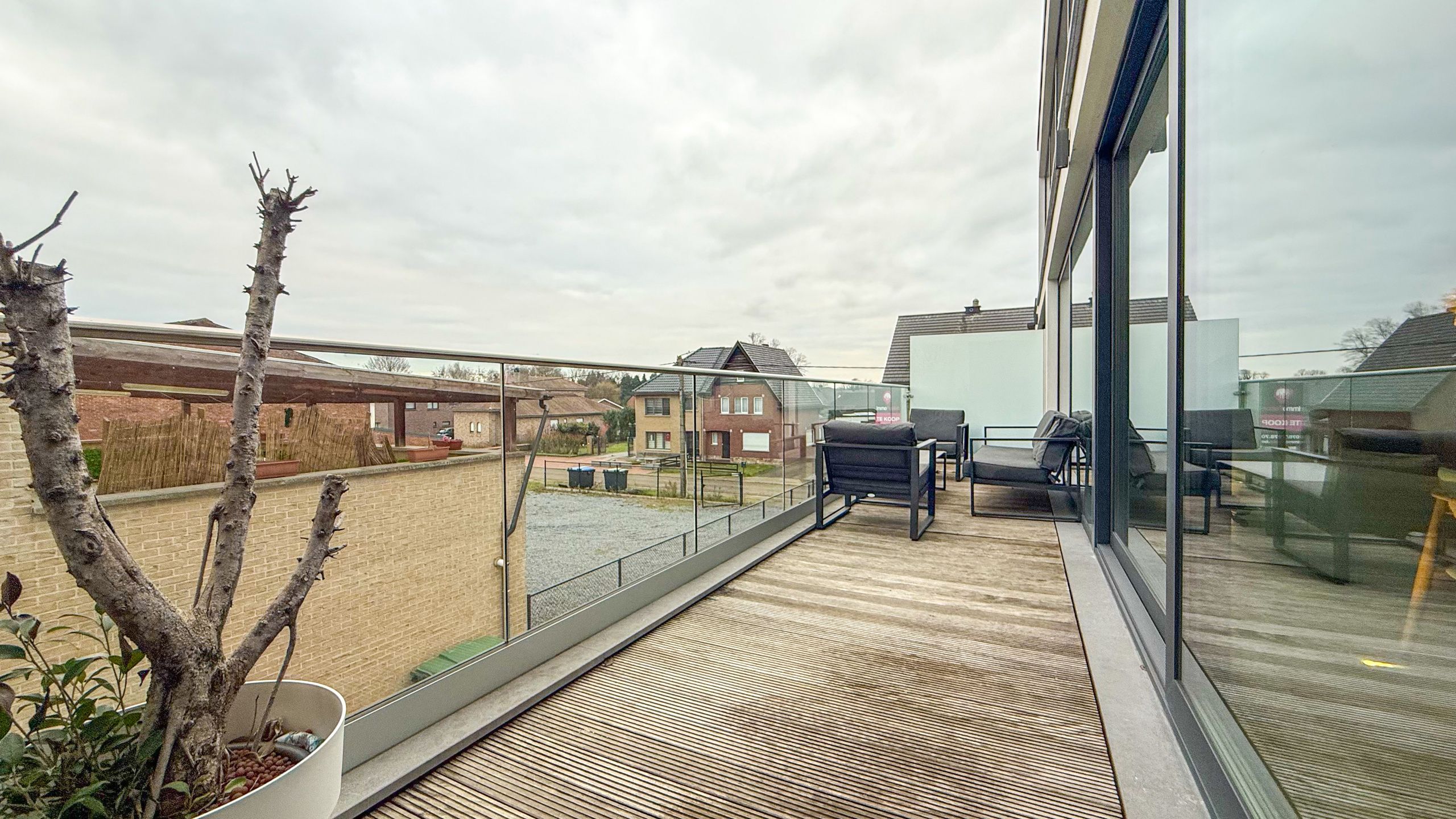 Ruim appartement met 3 slaapkamers en groot terras in Boekt! foto 22