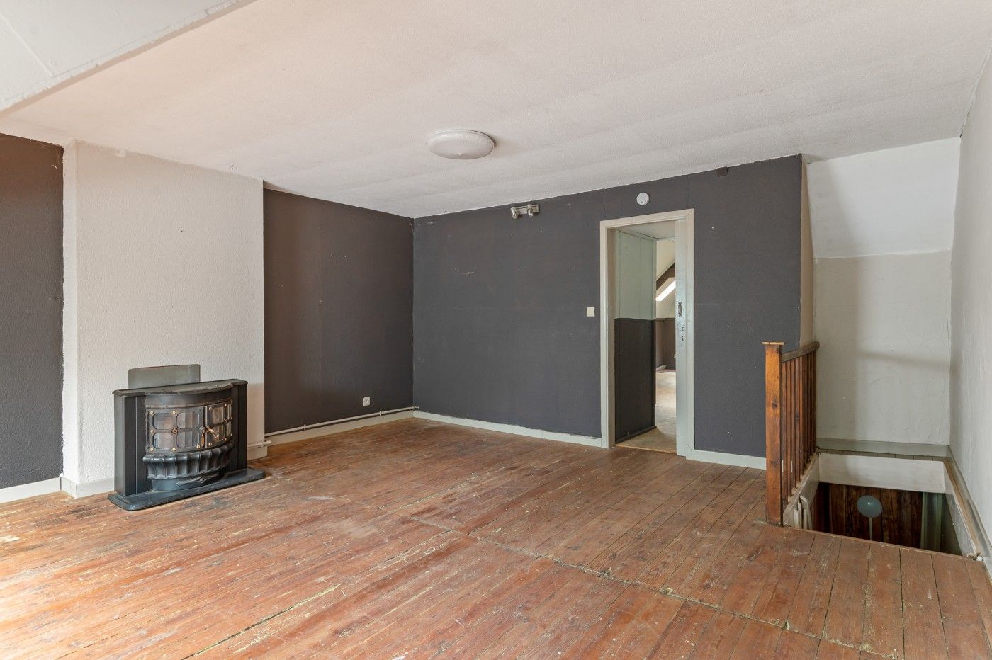 Karaktervolle, te renoveren woning met 4 slpk., garage en tuin foto 20