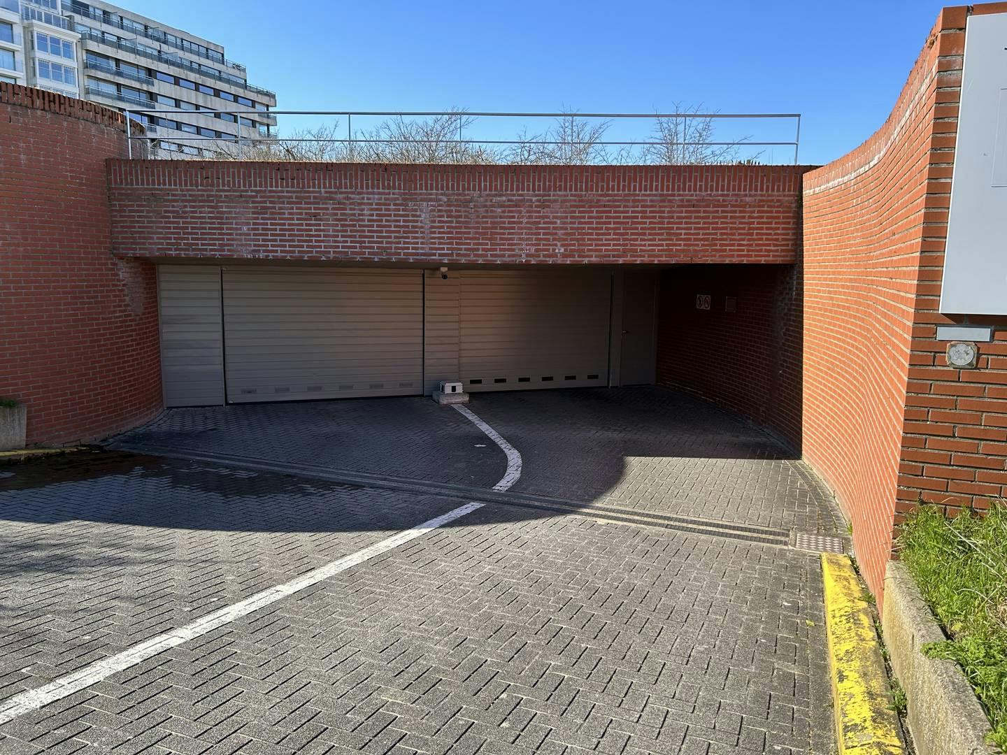 Garagebox te koop onder het Joseph Stübbenpark te Duinbergen foto 3