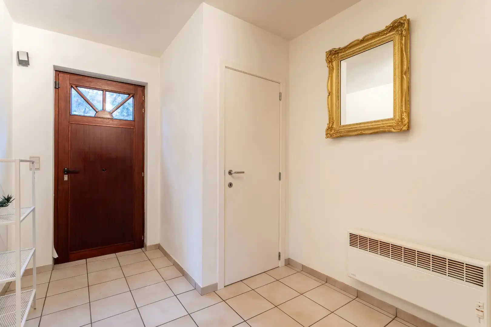 Op te frissen bungalow met 2 slaapkamers, garage en tuin op topligging in Halle foto 2