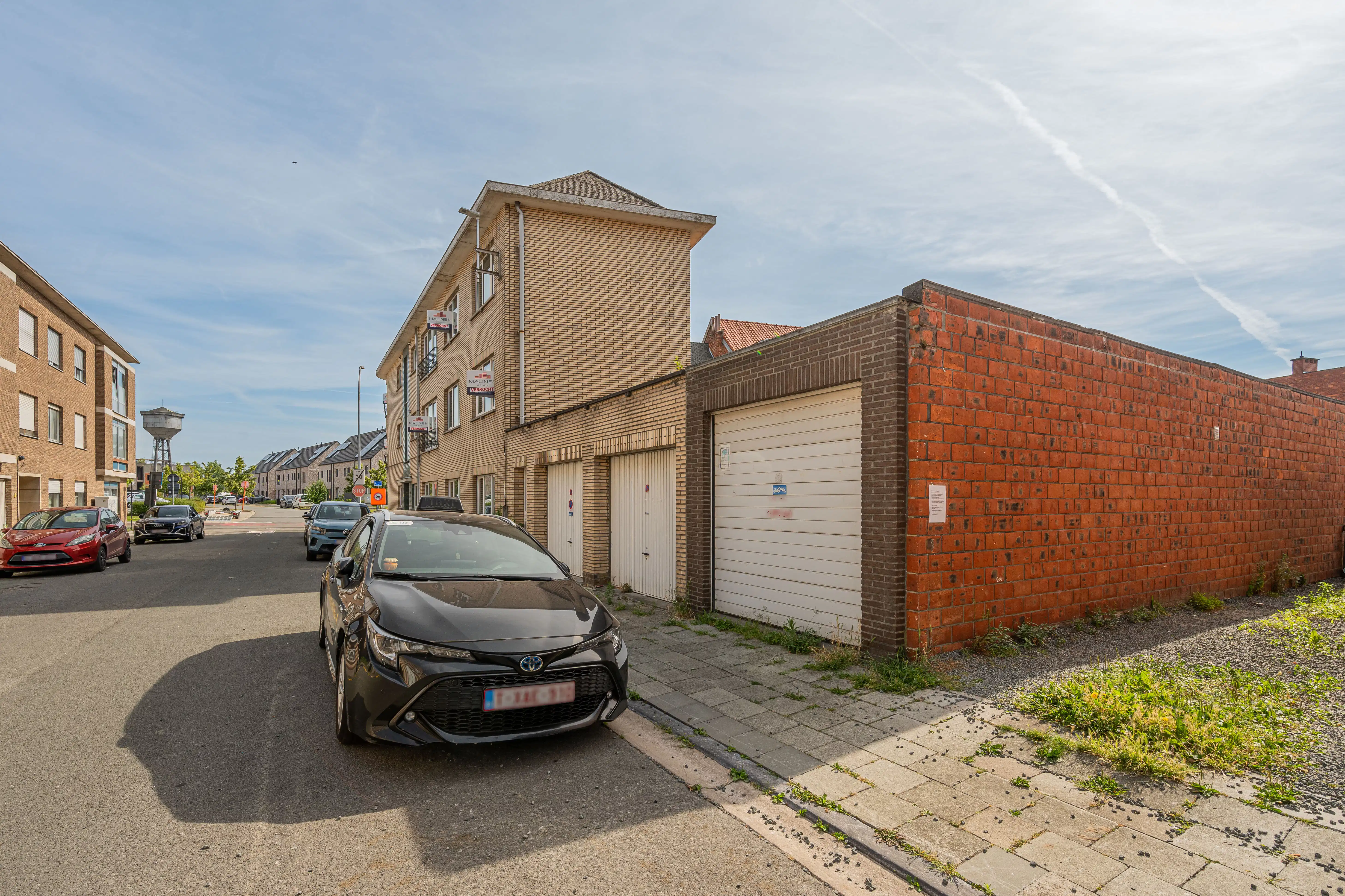Ruime te renoveren gezinswoning met garage. foto 22