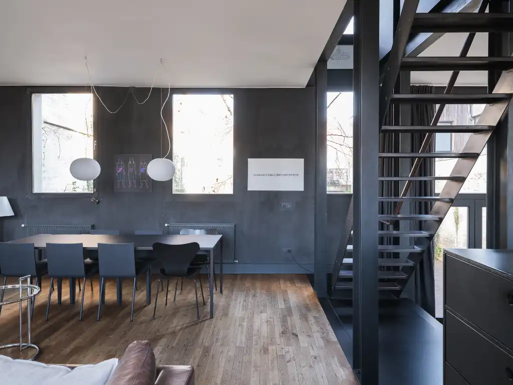 Een bijzondere woning die zich onderscheidt door haar architectuur, ruimtelijkheid en unieke tuin. foto 6