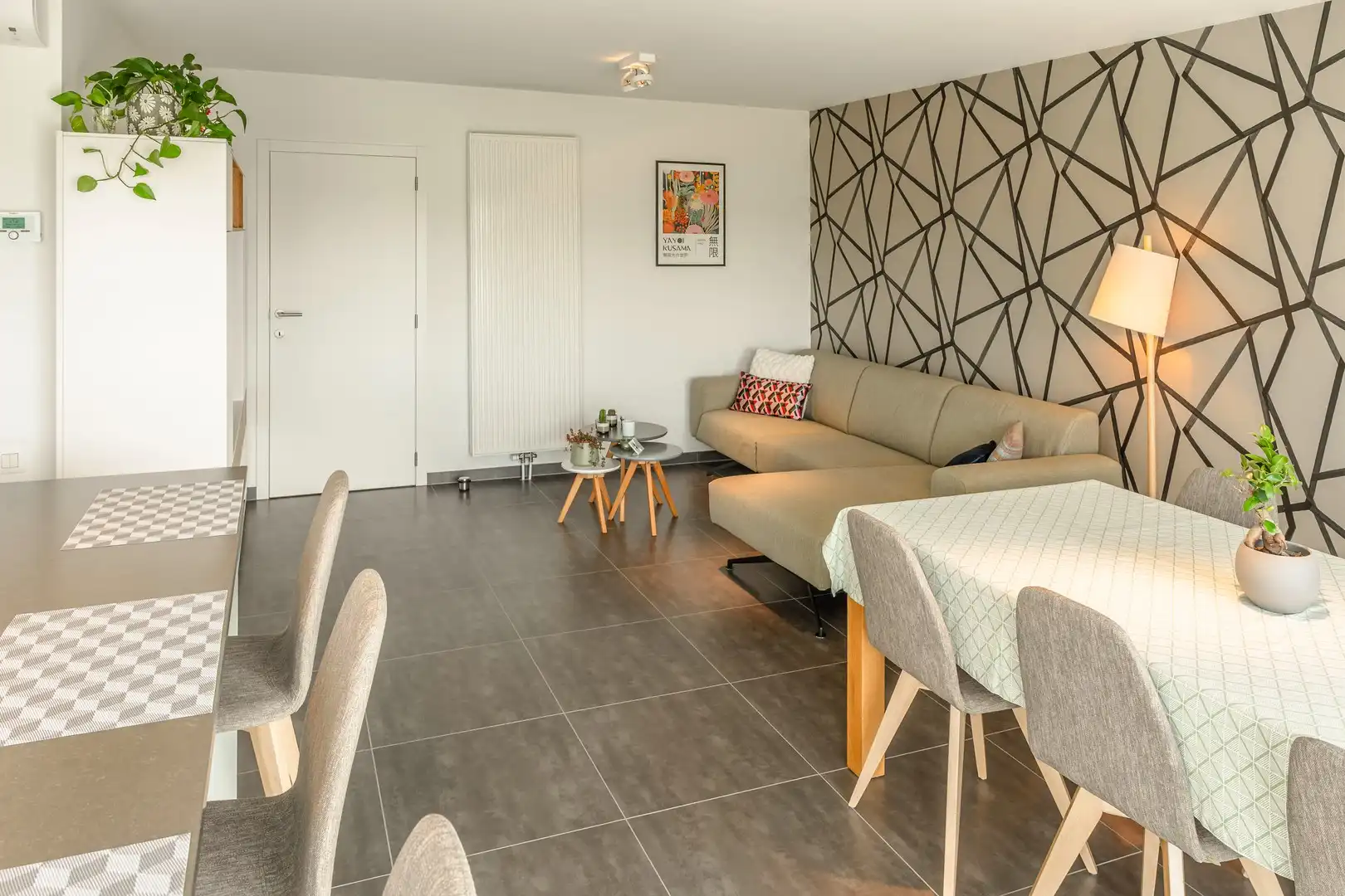 Instapklaar en modern appartement met garage foto 3