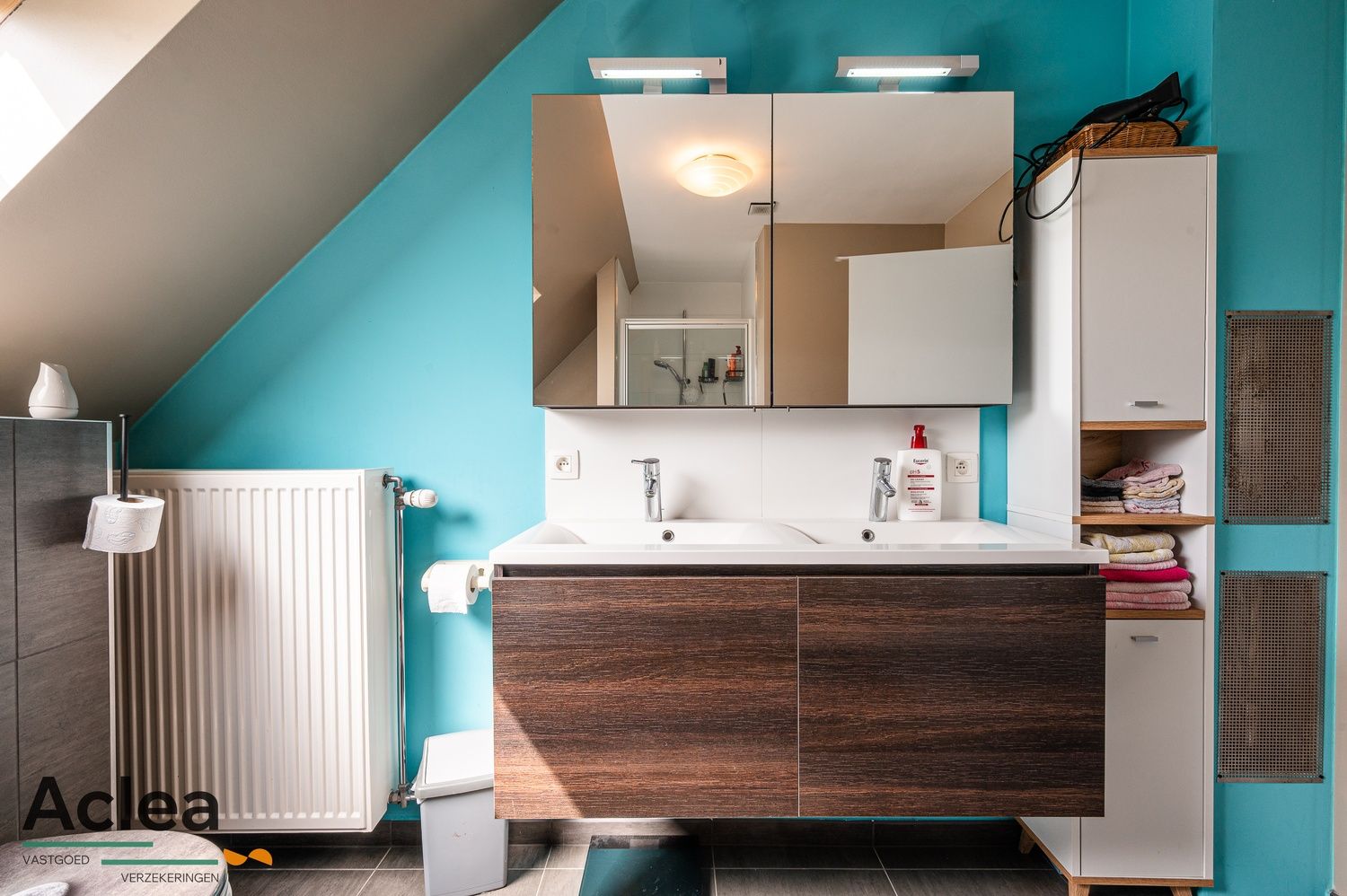 Recente halfopen bebouwing in een rustige wijk foto 18