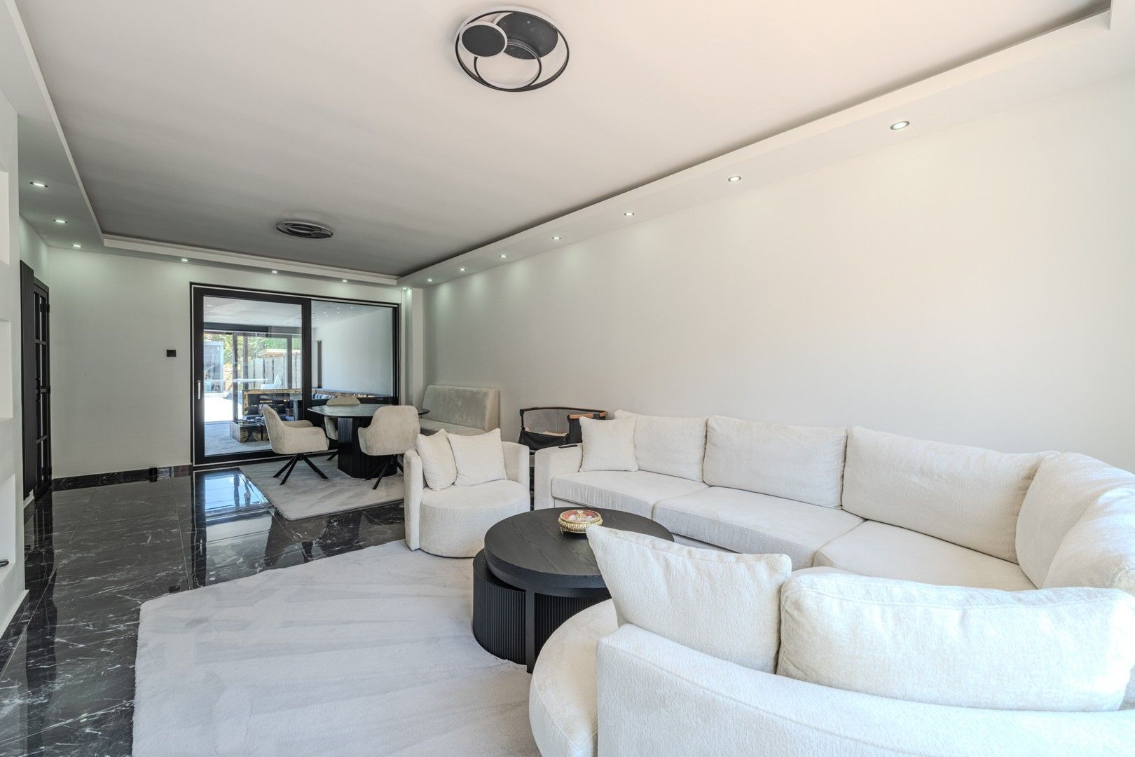 Ruime gerenoveerde woning foto 4