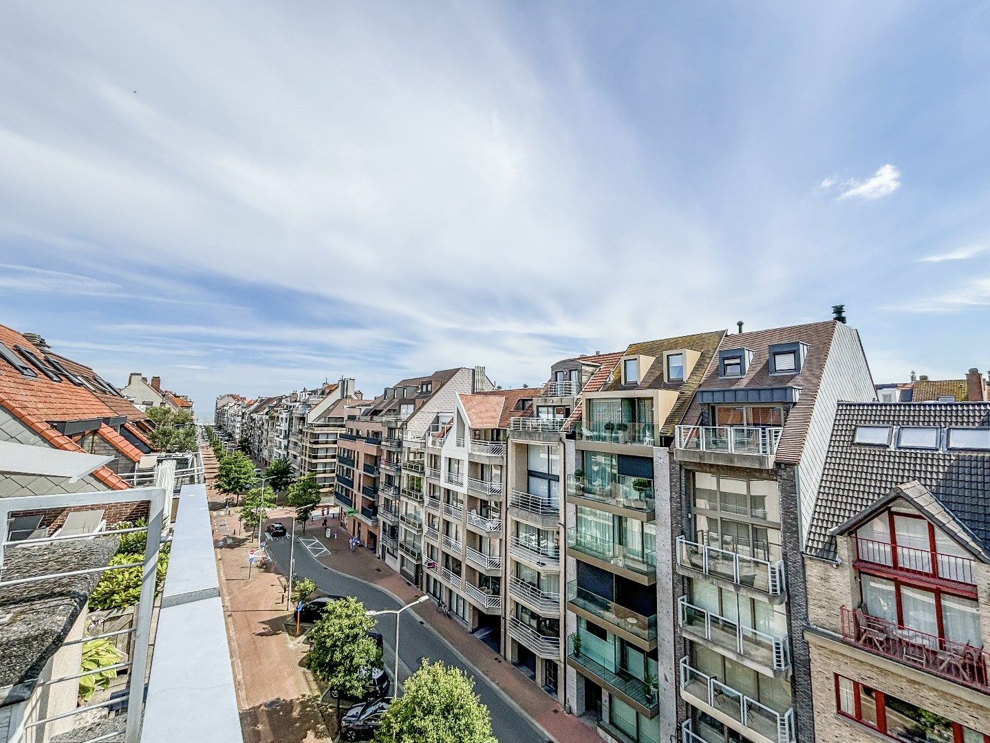 Duplex dakapp. met circa 16 m² terras gelegen in de P. Parmentierlaan op wandelafstand van het Rubensplein en de Zeedijk. foto 2