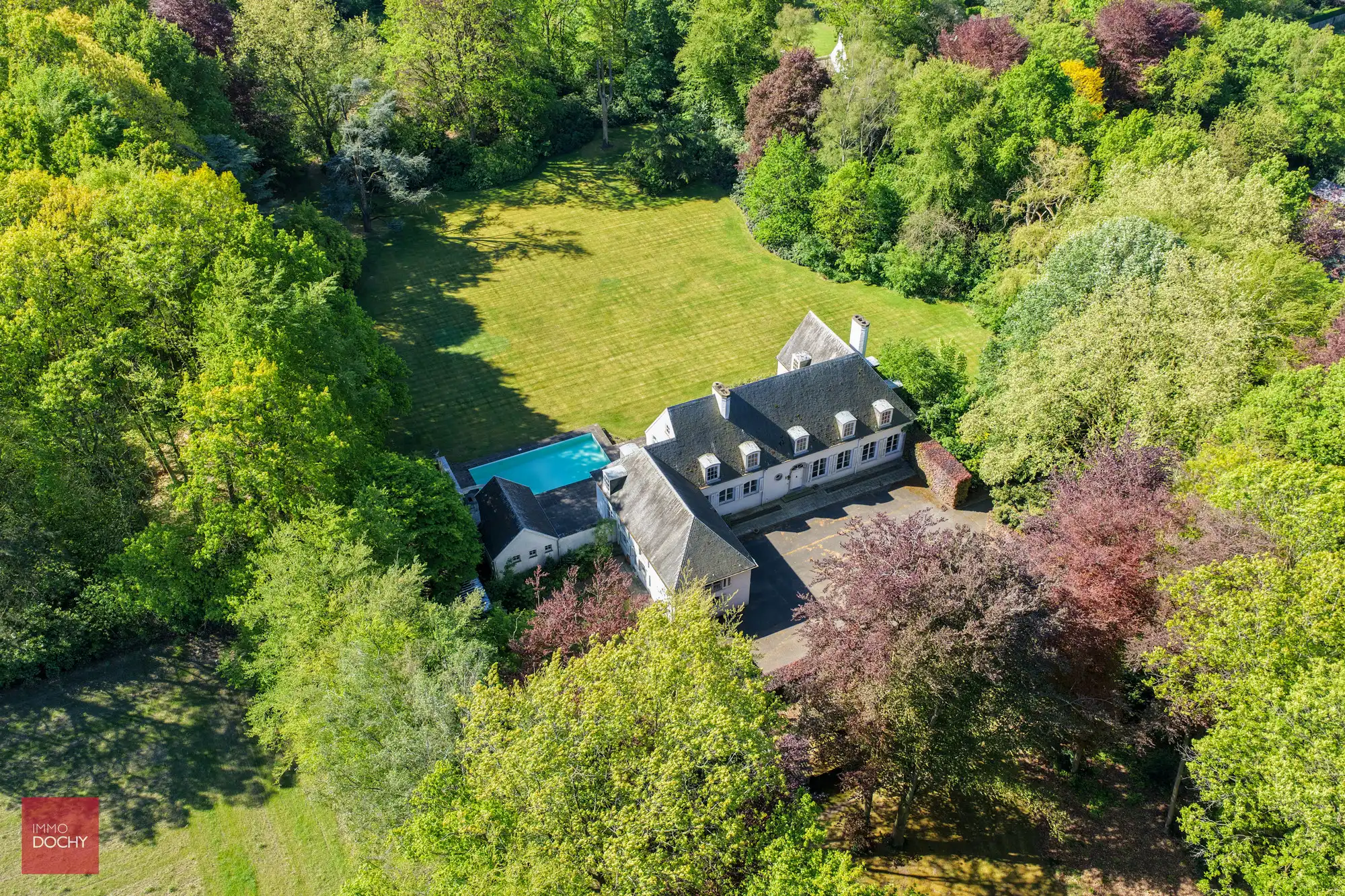 Uniek domein met ruime villa in prachtige parktuin op 2,7ha foto 2