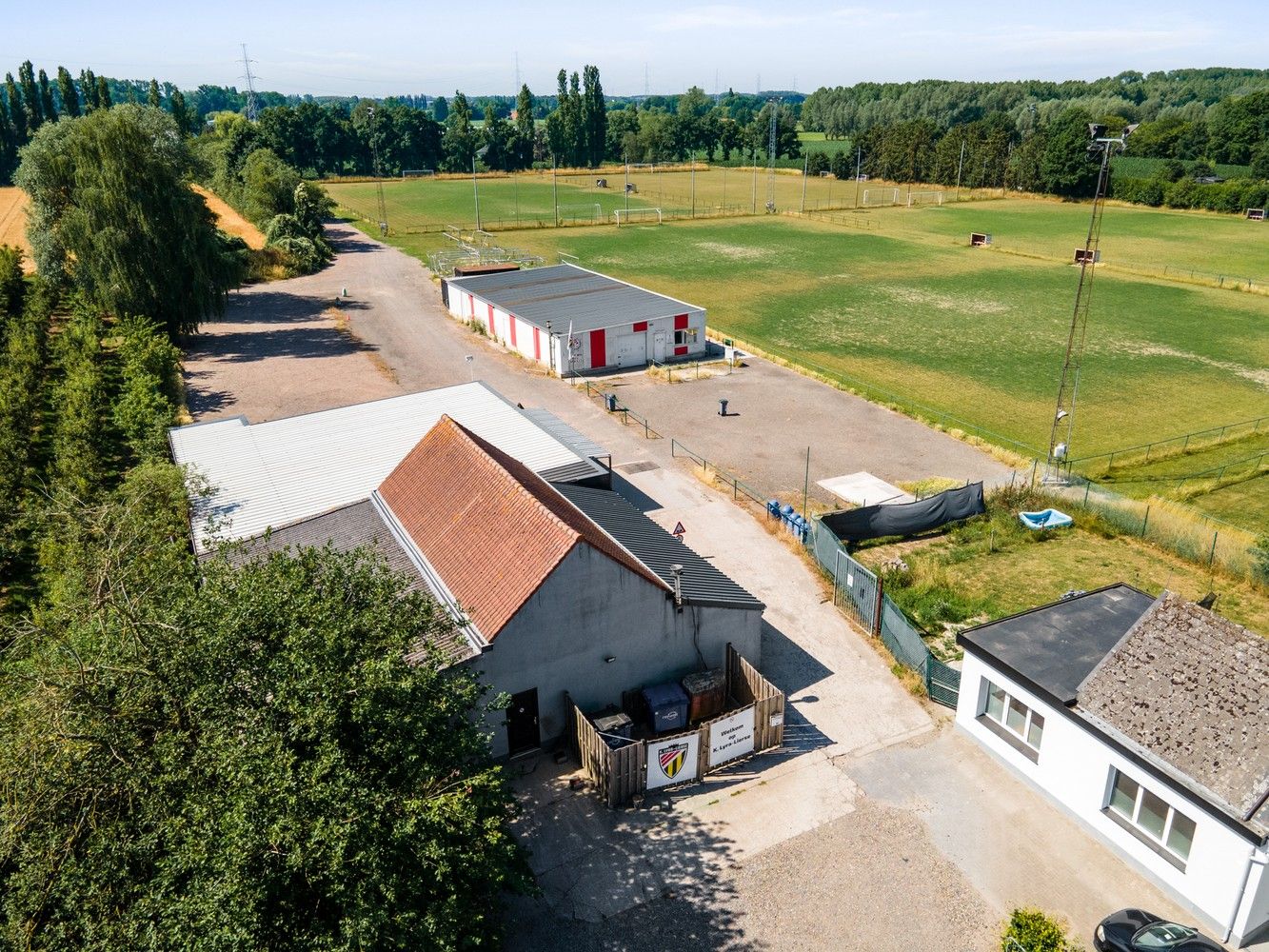 Sportaccomodatie met een zeer goede bereikbaarheid op 4 ha te Boechout foto 11
