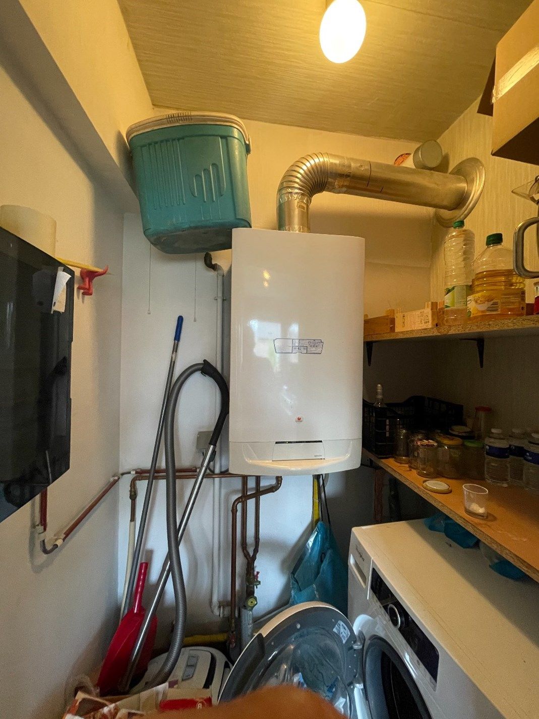 Centraal gelegen appartement met 2 slaapkamers en garage te Roeselare foto 8