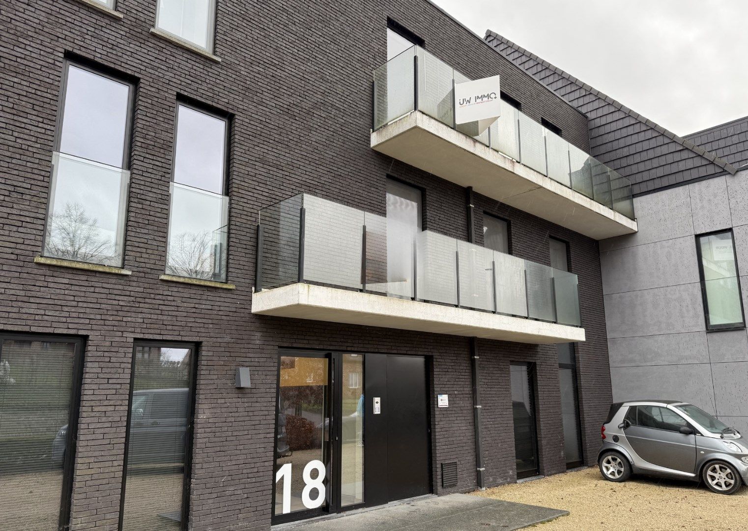 Instapklaar appartement met 3 slaapkamer te huur in Zottegem foto {{pictureIndex}}