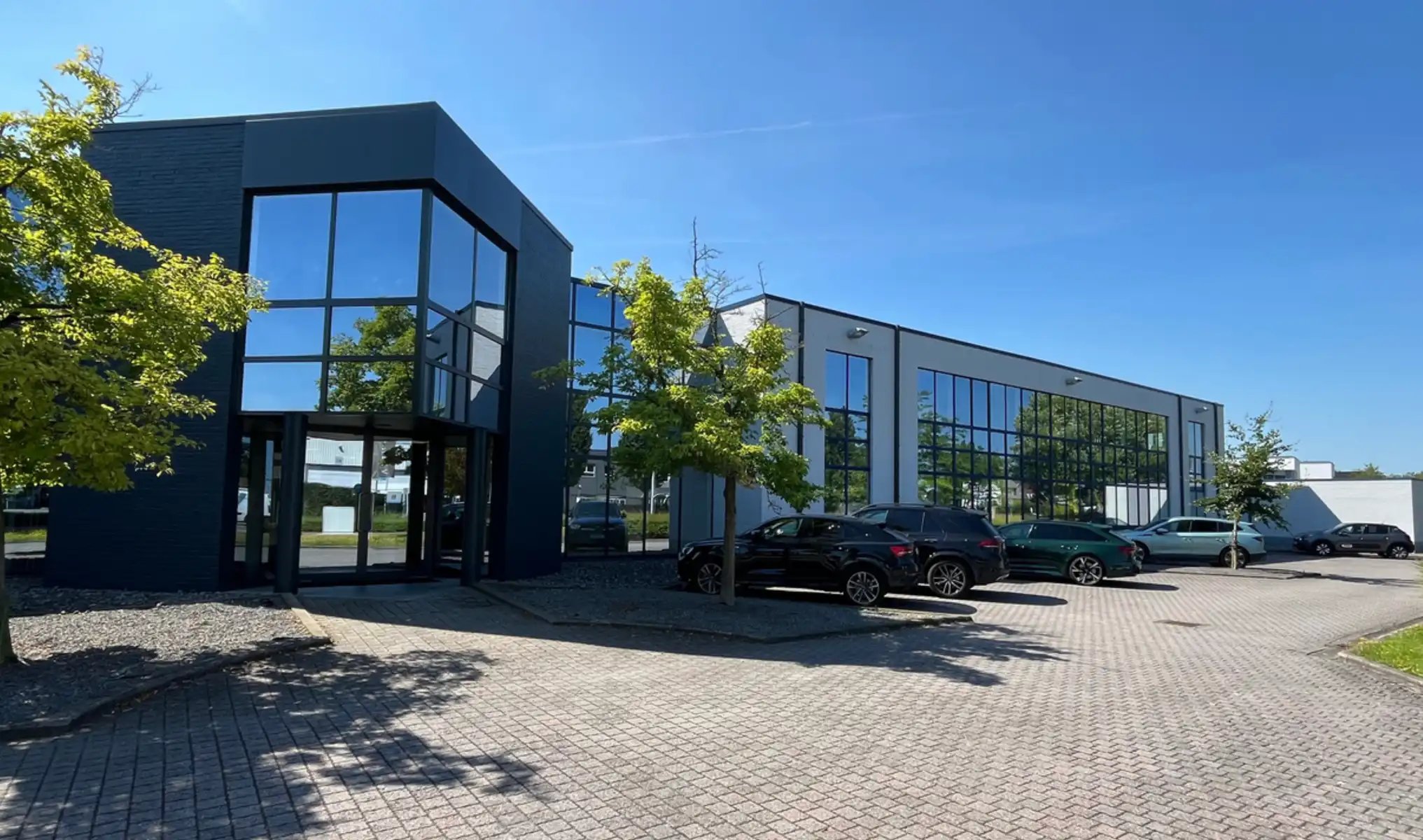 Instapklare kantoorruimte incl. parkings te Aartselaar foto 2