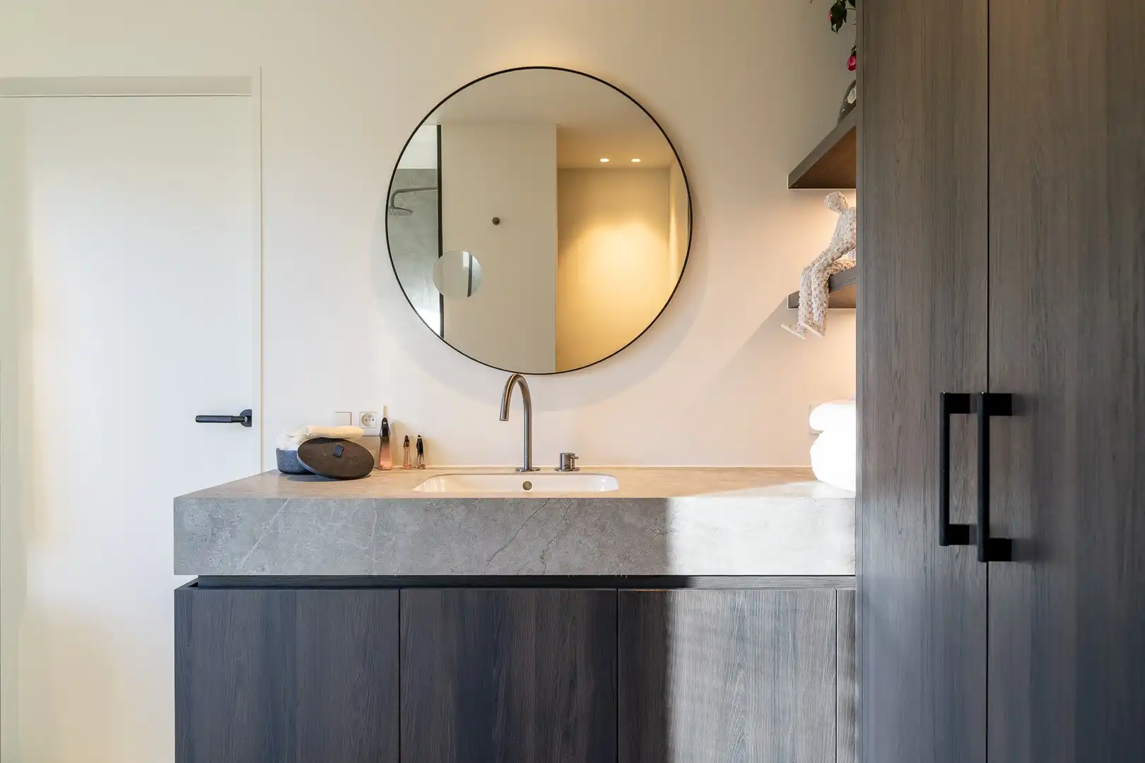 Alleenstaande villa met 4 slaapkamers in een residentiële omgeving. foto 28