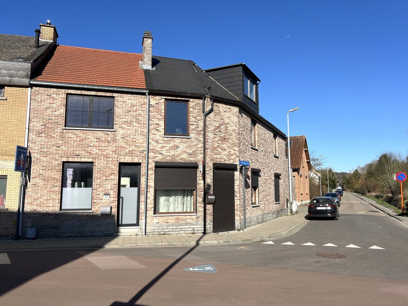 Instapklaar hoekpand met 3 slaapkamers en tuintje in Leuven foto 2
