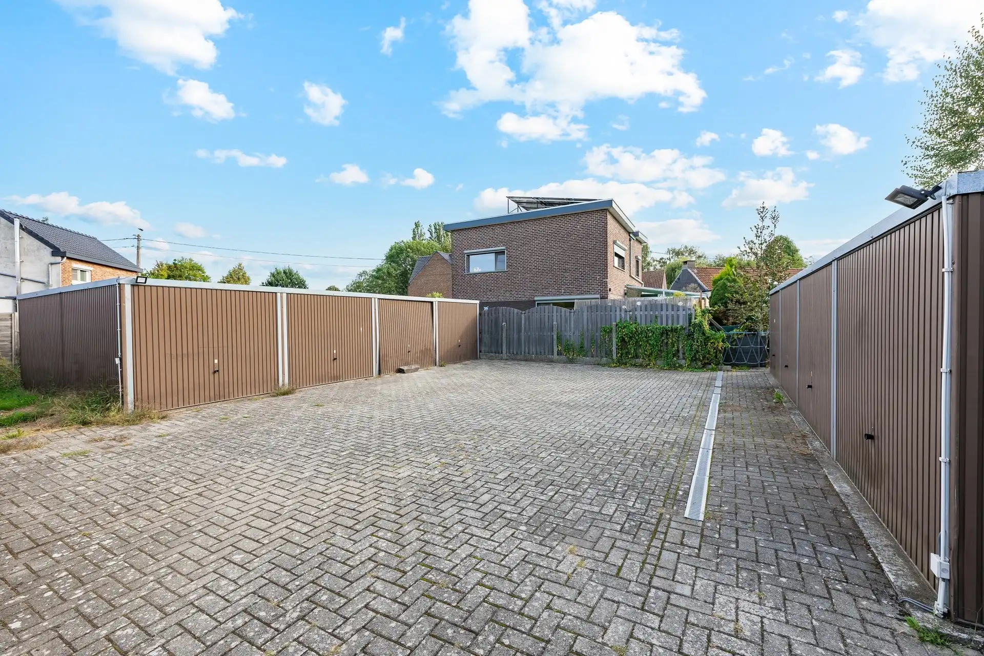 Gelijkvloers appartement met één slaapkamer, grote tuin en garage foto 14