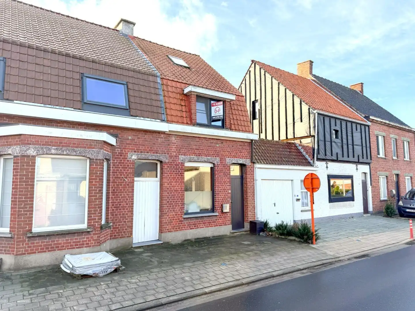Hoofdfoto van de publicatie: Leuke starterswoning met 2/3 slpk en terras, gunstig gelegen in Lichtervelde