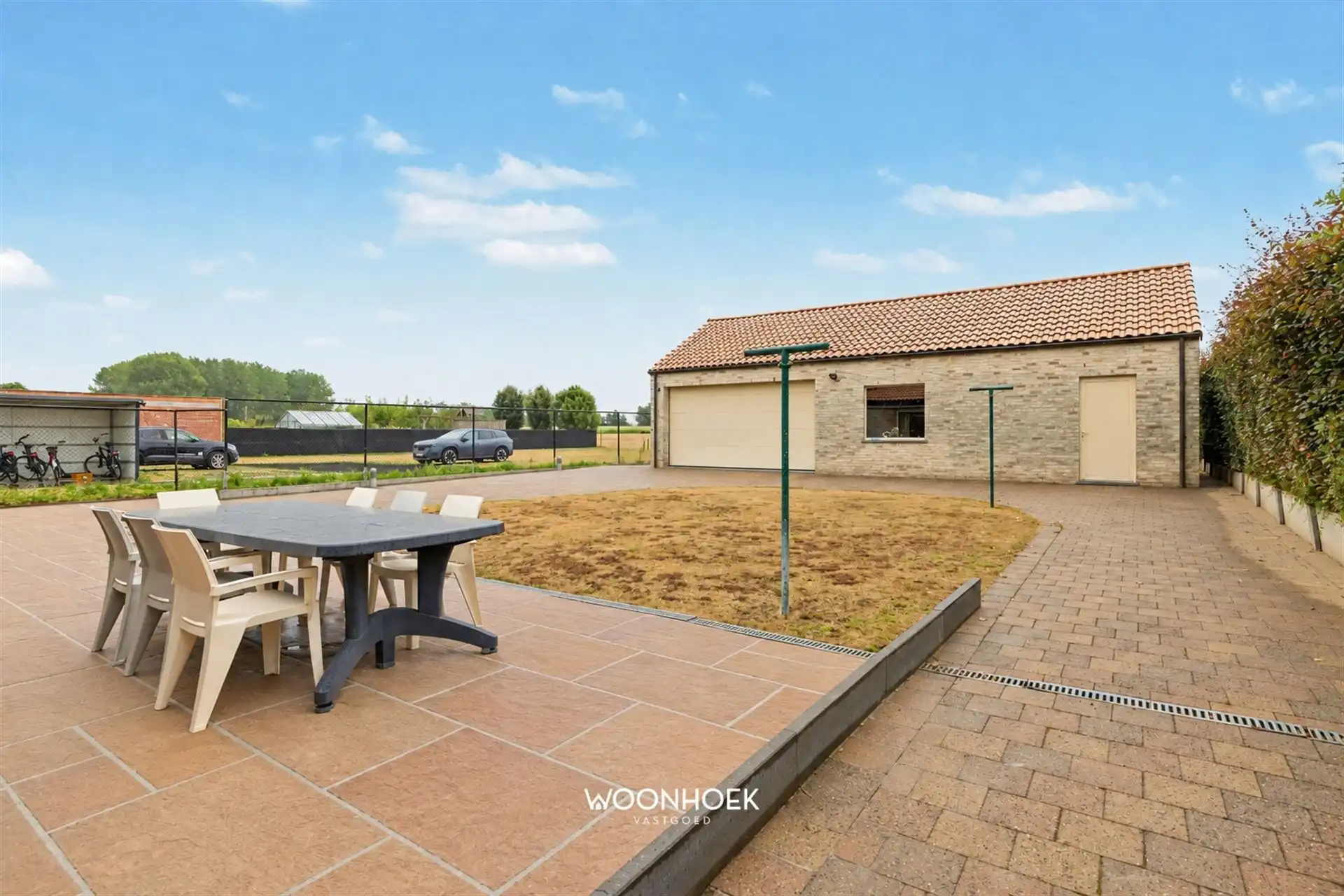 Exclusieve villa met panoramisch uitzicht en magazijn.  foto 27