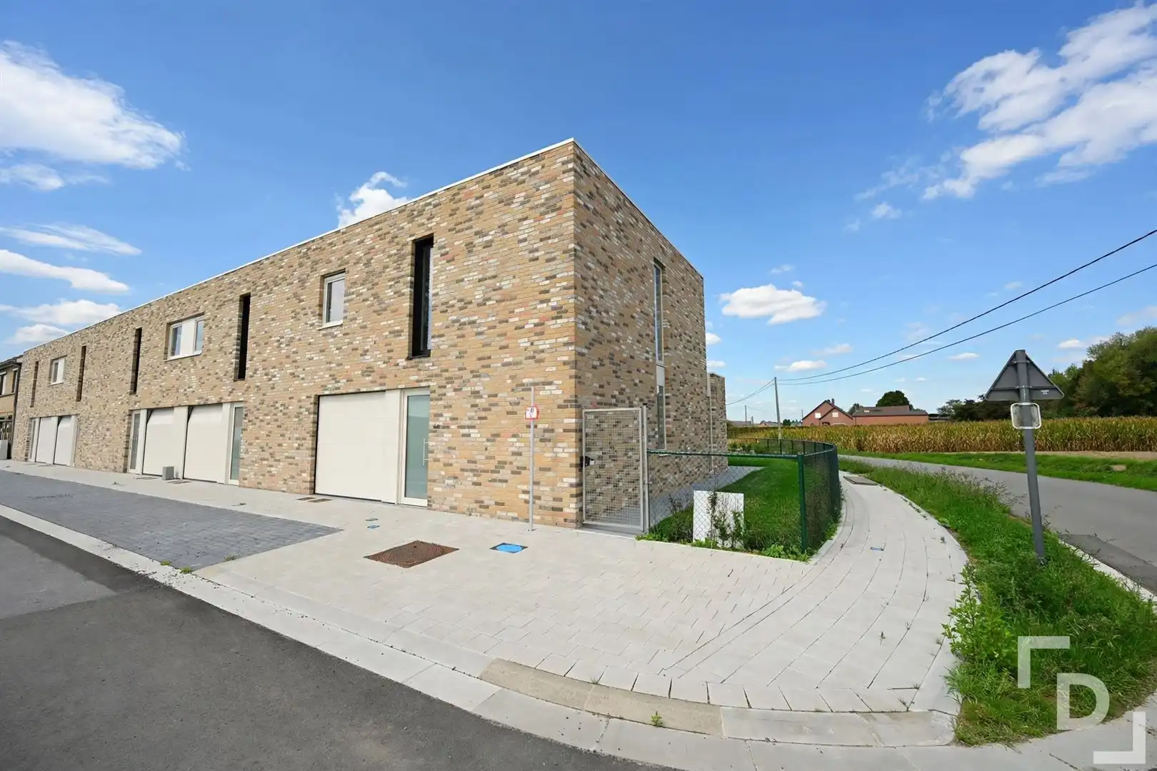Afgewerkte nieuwbouwwoning te huur in hartje Proven. foto {{pictureIndex}}