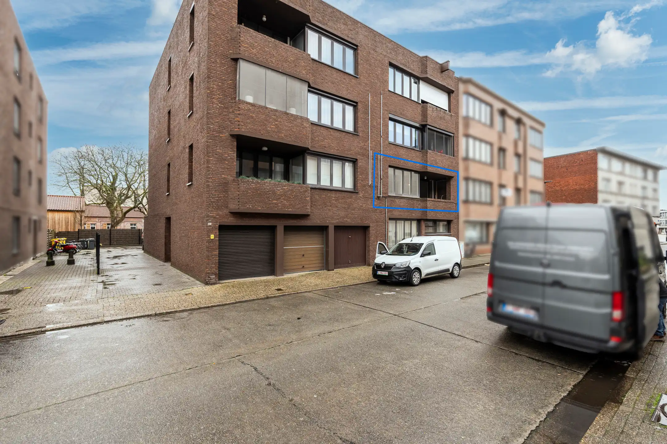 Recent gerenoveerd app. (103m²) met terras en garage foto {{pictureIndex}}