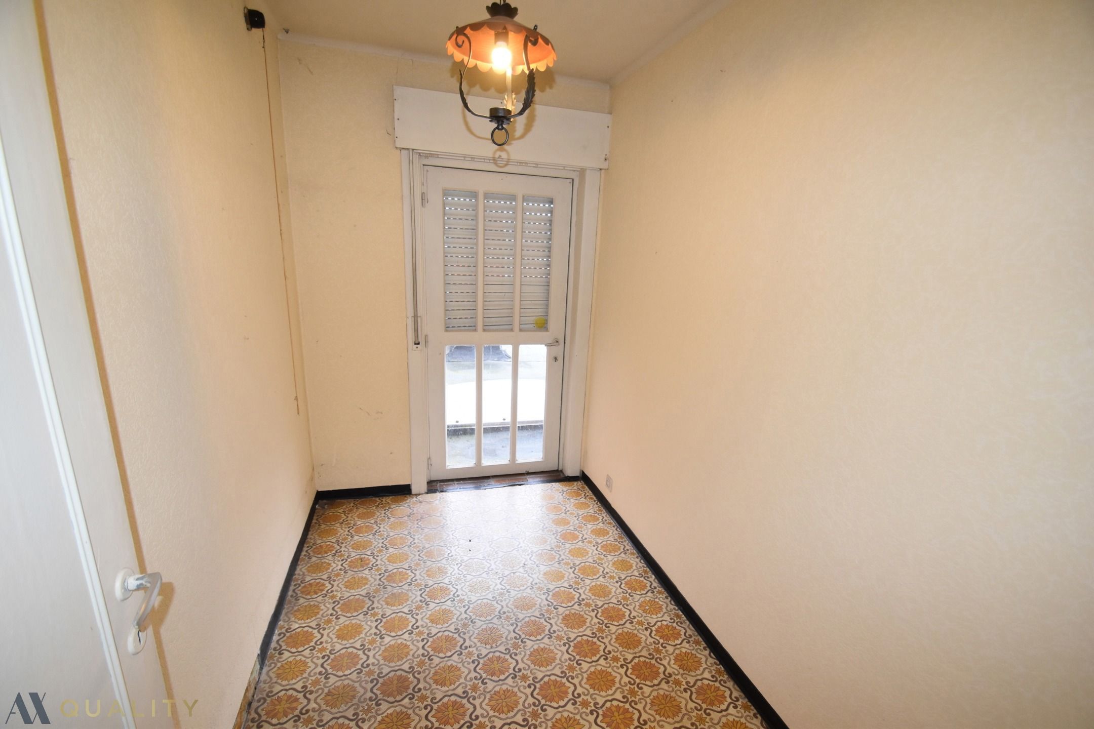 te renoveren Half-open woning met koer op 01 are 77 ca foto 12