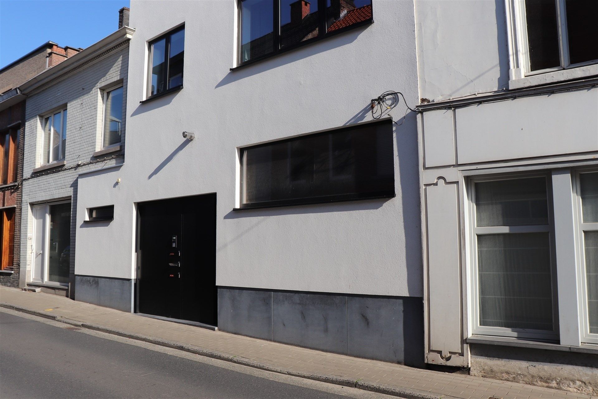 Gelijkvloerse kantoorruimte met kelder en terras. foto 17