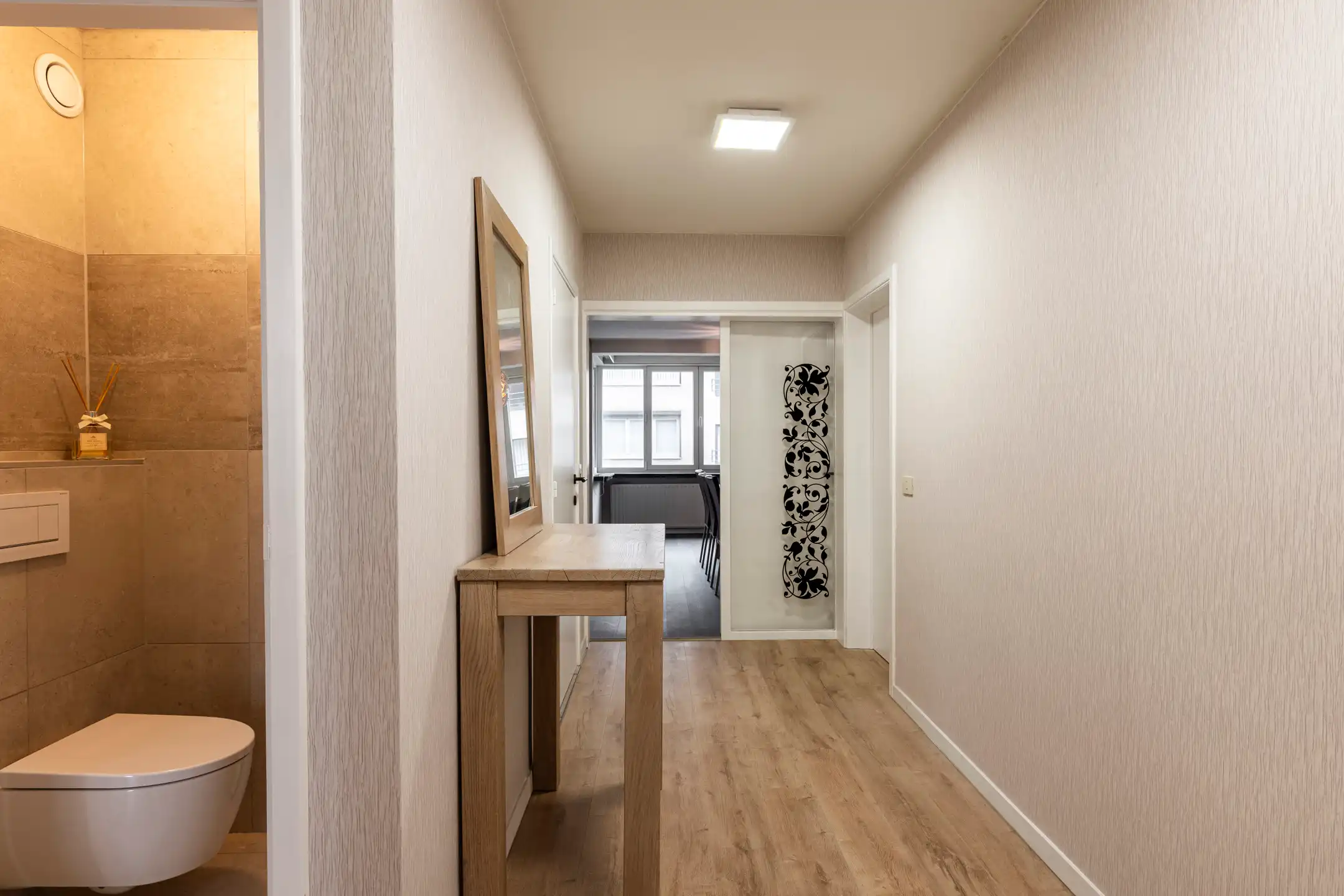 Recent gerenoveerd app. (103m²) met terras en garage foto 8