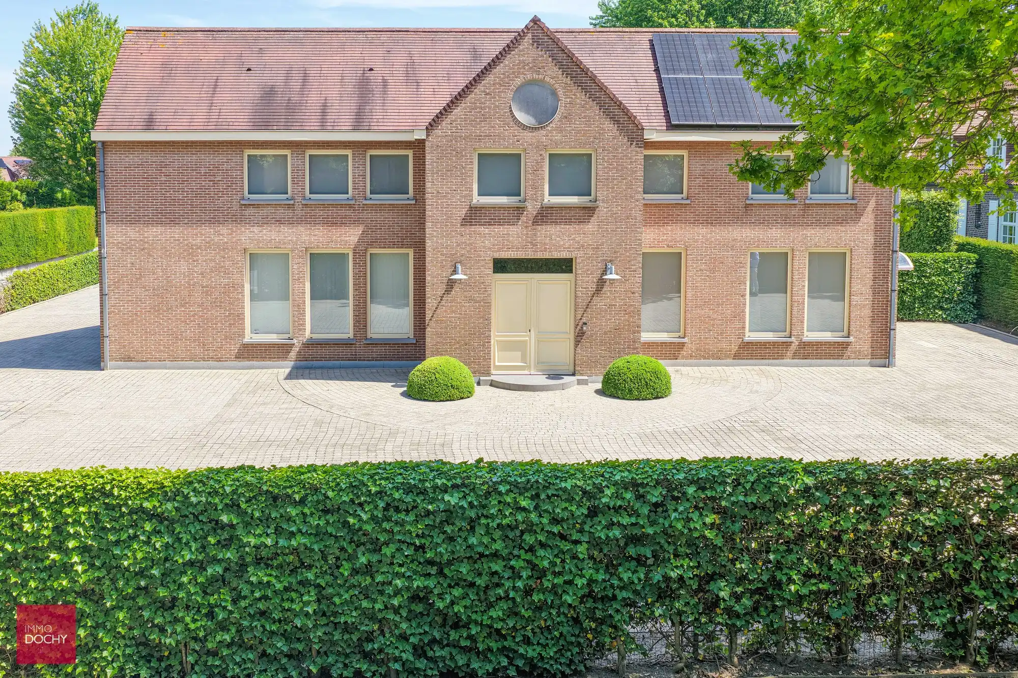 Ruime villa met zwembad nabij ziekenhuis foto 5