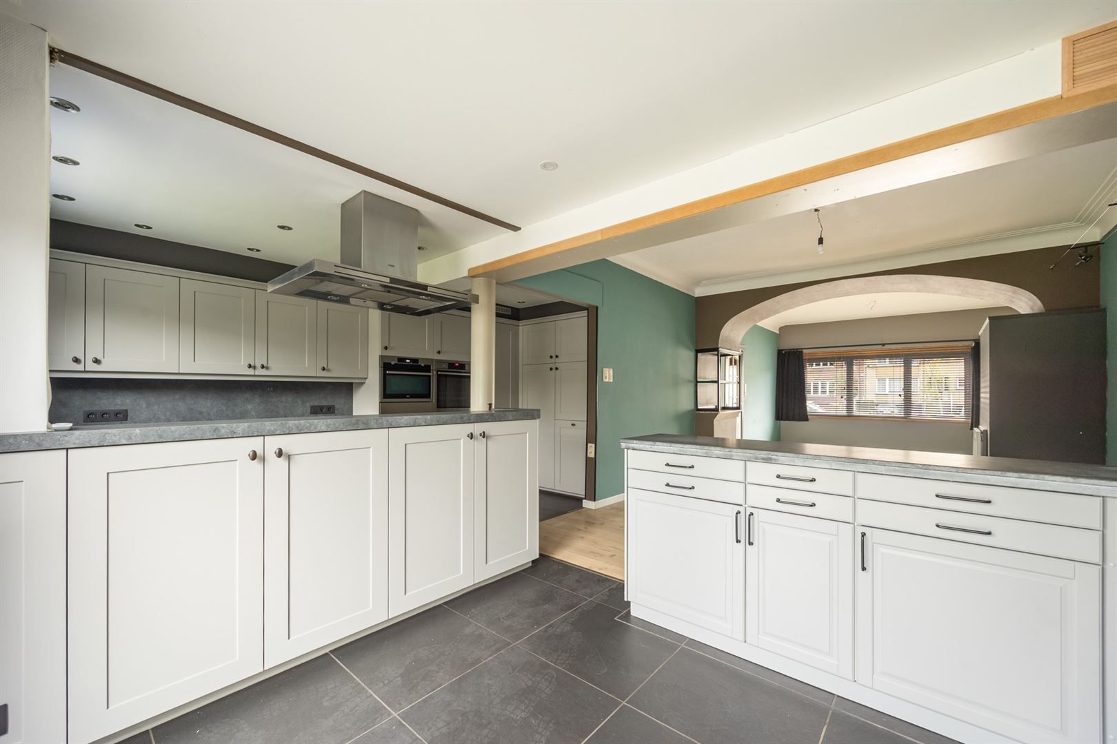 Ruim wonen in Merksem met tuin en terras foto 4