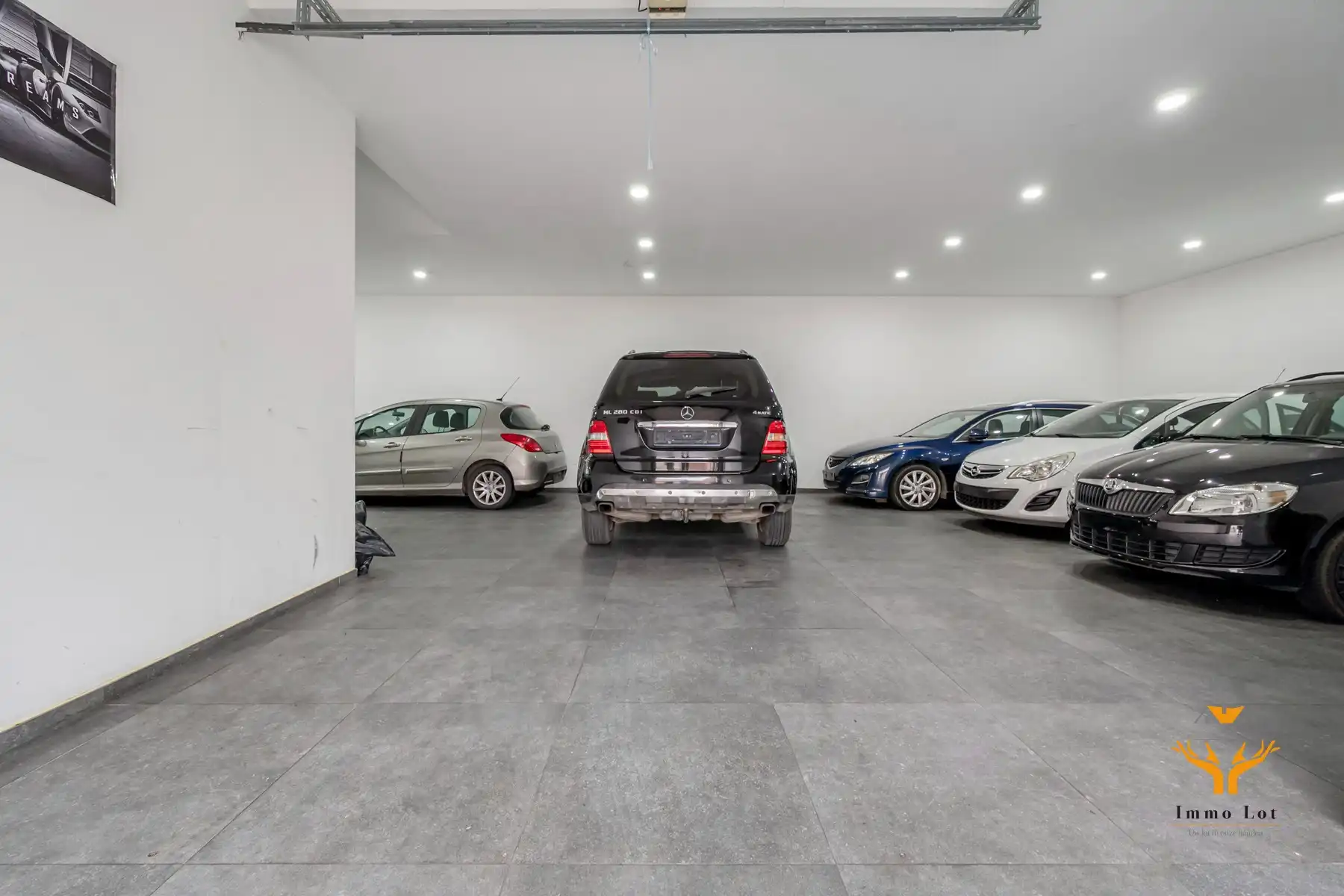 Woning met toonzaal, magazijn en garages te Hamme foto 4