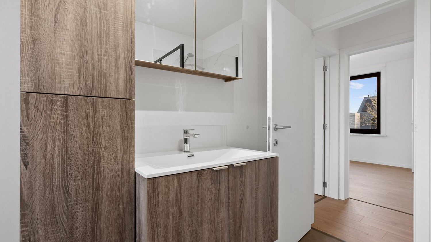 Volledig gerenoveerde woning met 3 slaapkamers en tuin. foto 14