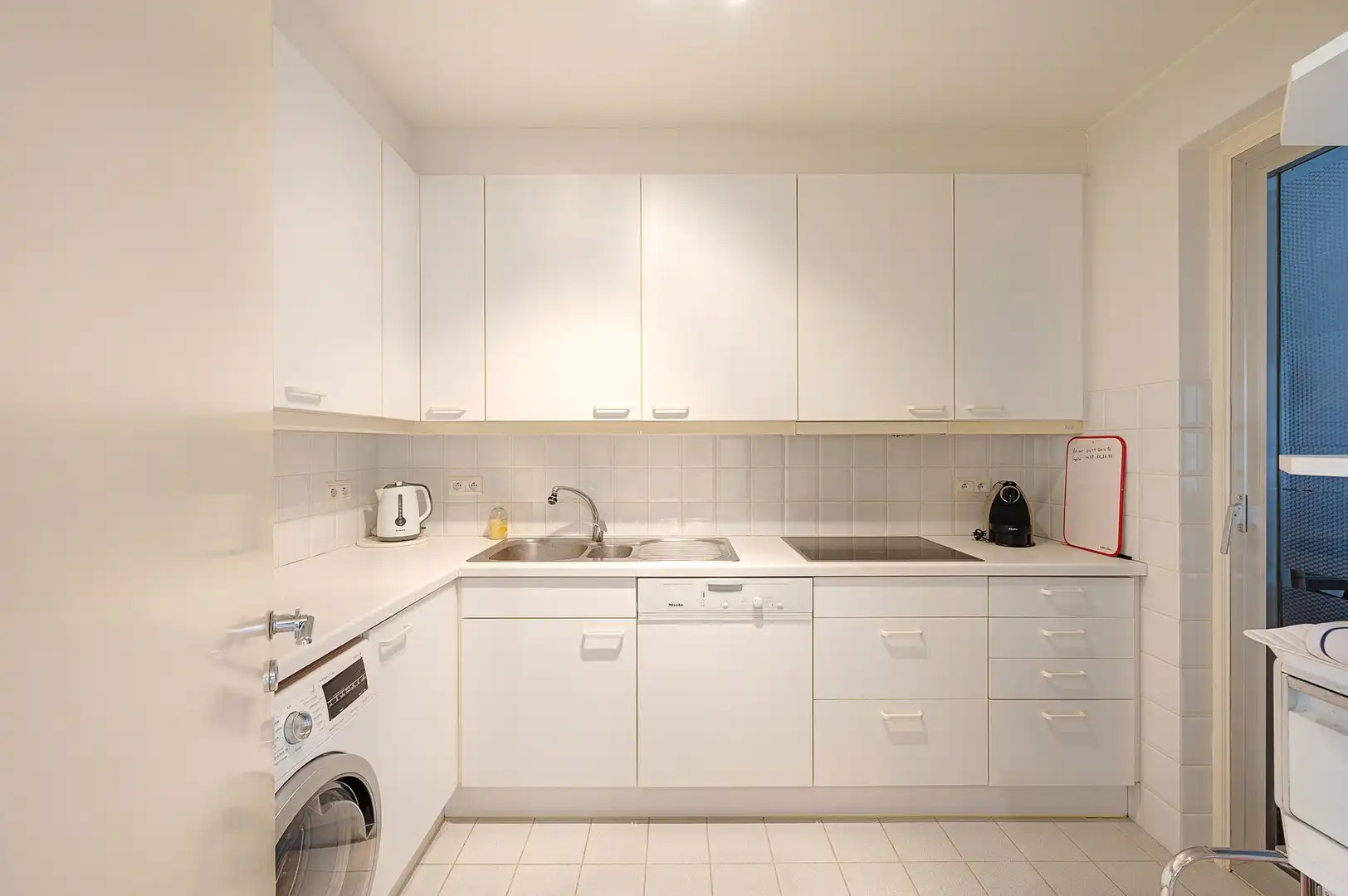 Appartement met frontaal zeezicht en een gevelbreedte van circa 6 meter, gelegen op een absolute toplocatie in het Zoute. foto 13