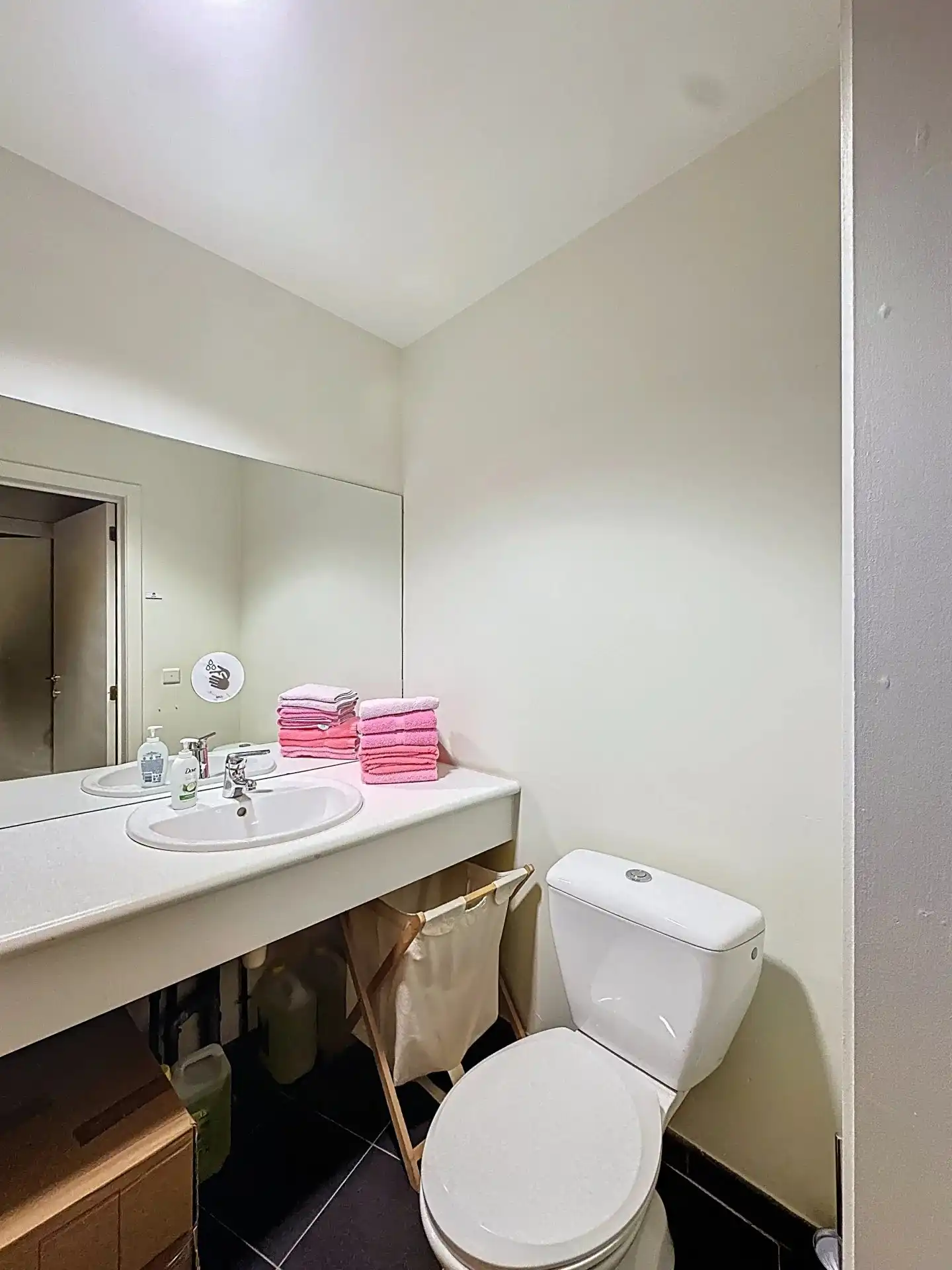 Ruim handelspand met kantoor en keuken op toplocatie. foto 12