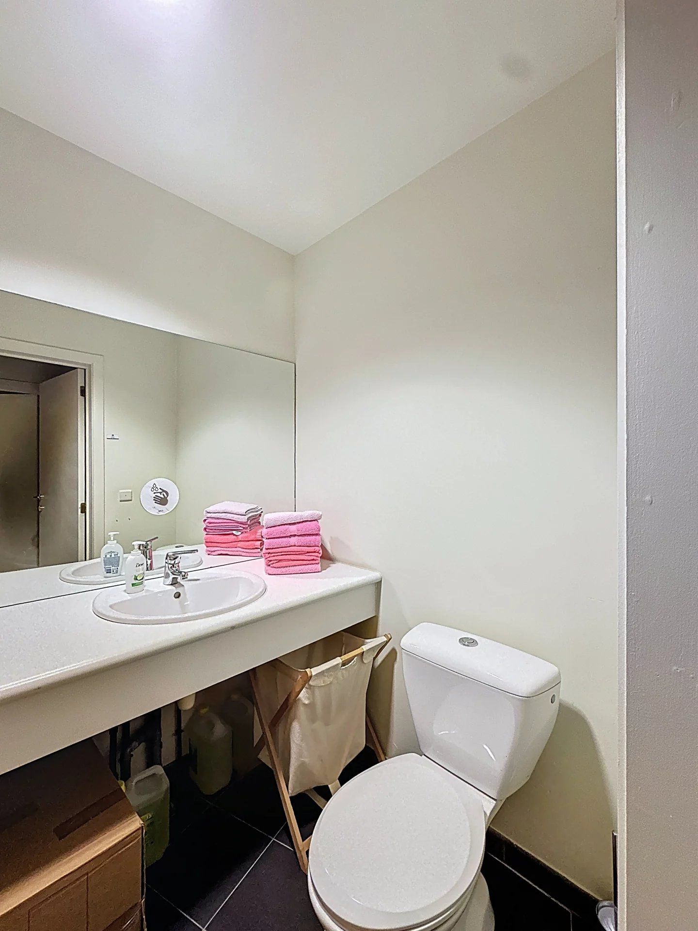 Ruim handelspand met kantoor en keuken op toplocatie. foto 11