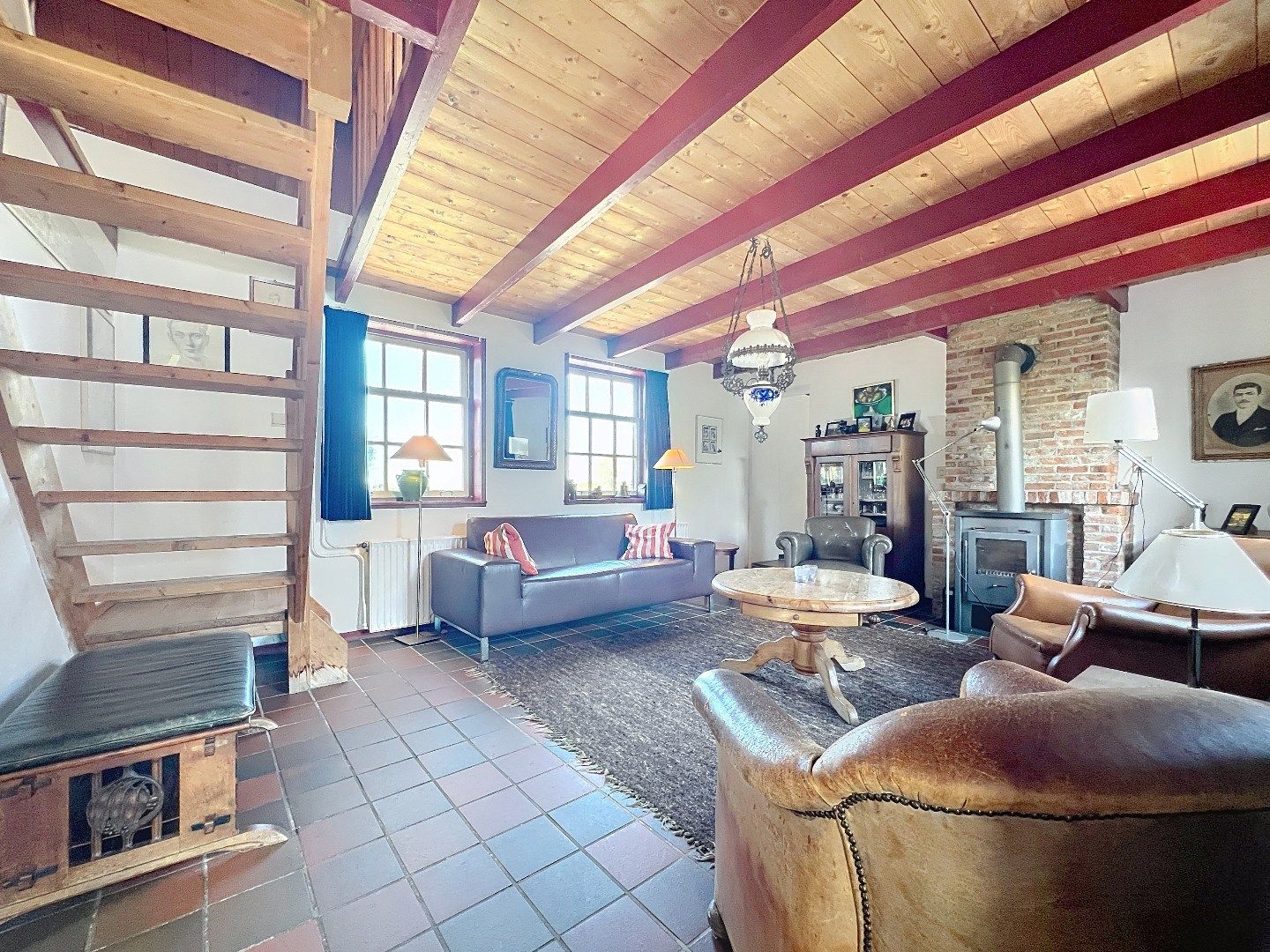 Idyllisch gelegen monumentale woning foto 13