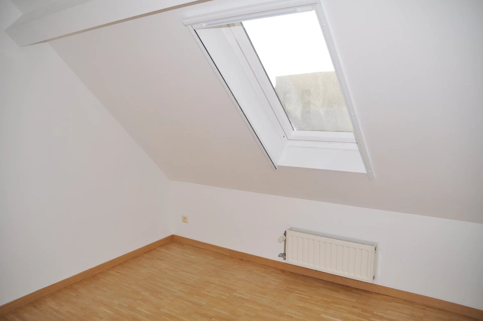 INSTAPKLAAR EN GEZELLIG DUPLEX-APPARTEMENT MET 2 SLPK'S NABIJ CENTRUM HASSELT foto 13