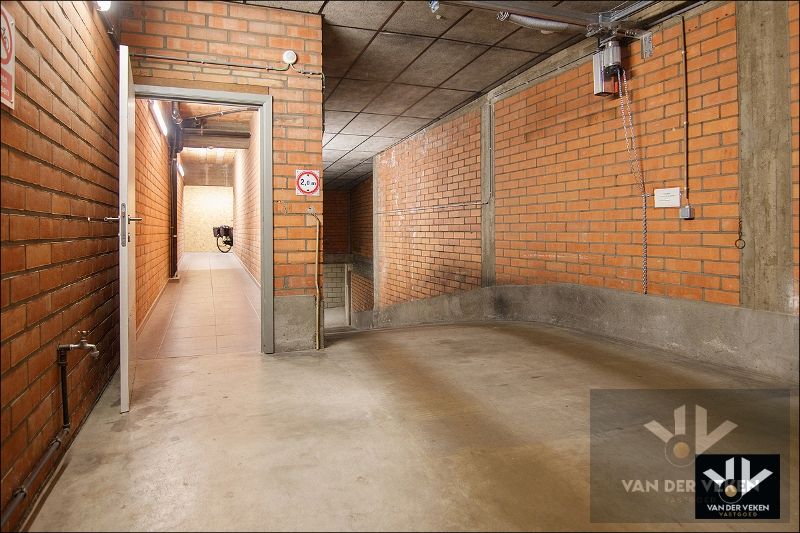 Interessant handelsgelijksvloers in Hasselt-Centrum foto 10