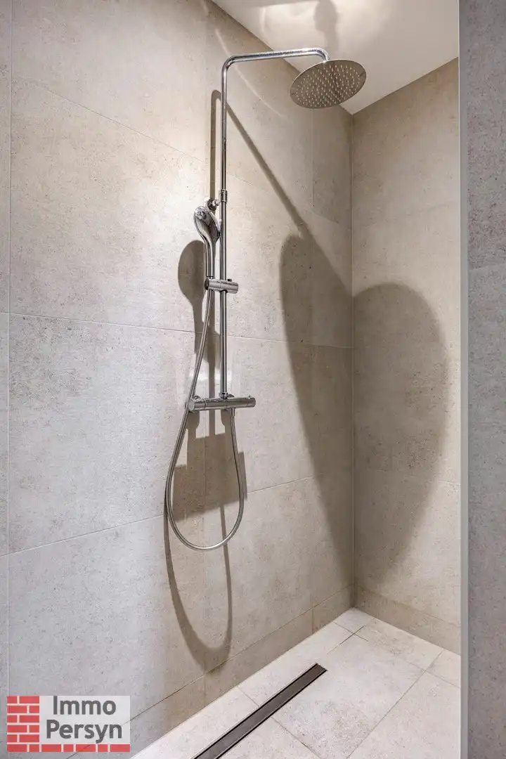 Moderne gezinswoning met 3 slaapkamers en gezellige tuin foto 18